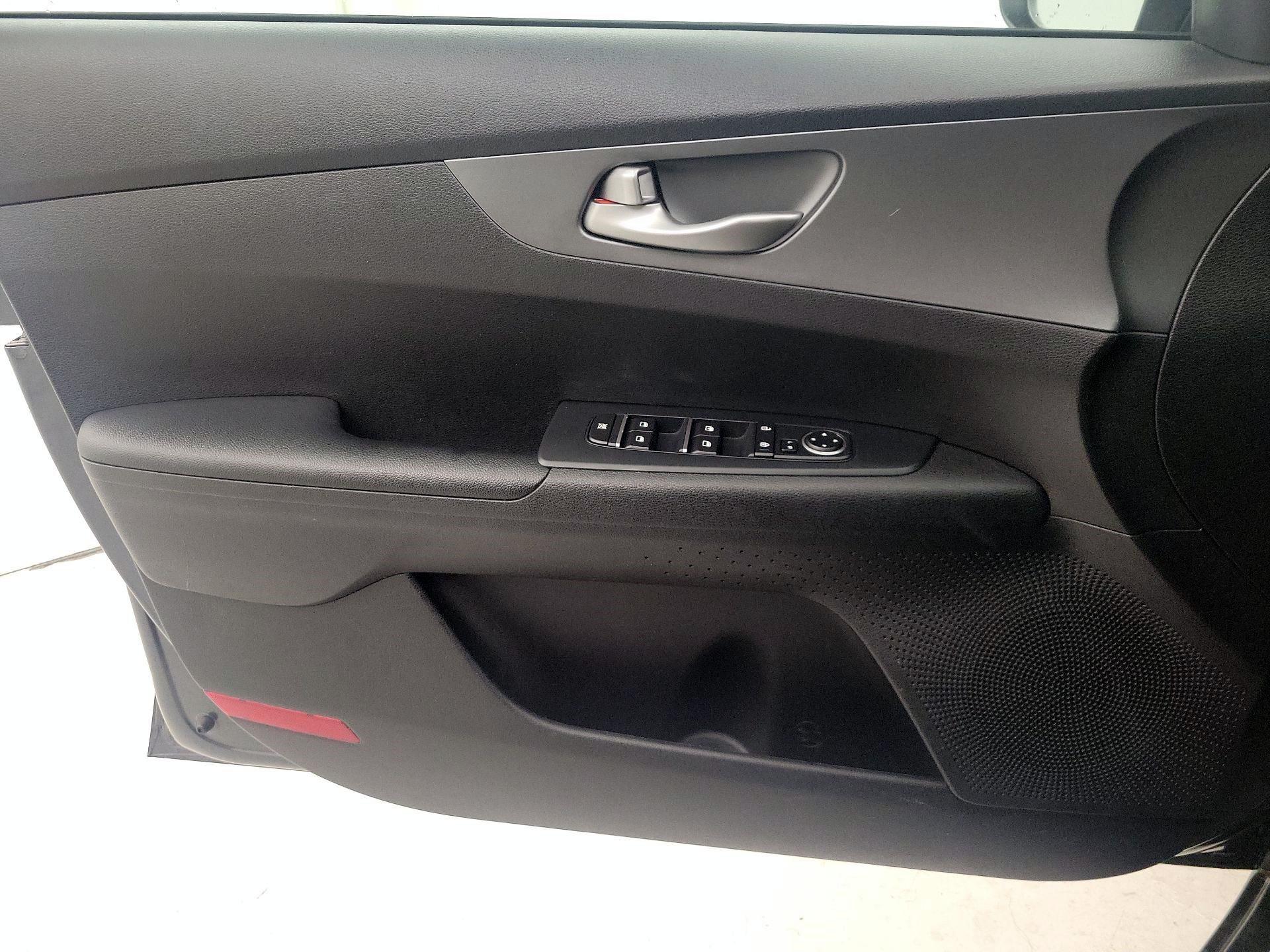 Thumbnail: 2019 Kia Forte - 12