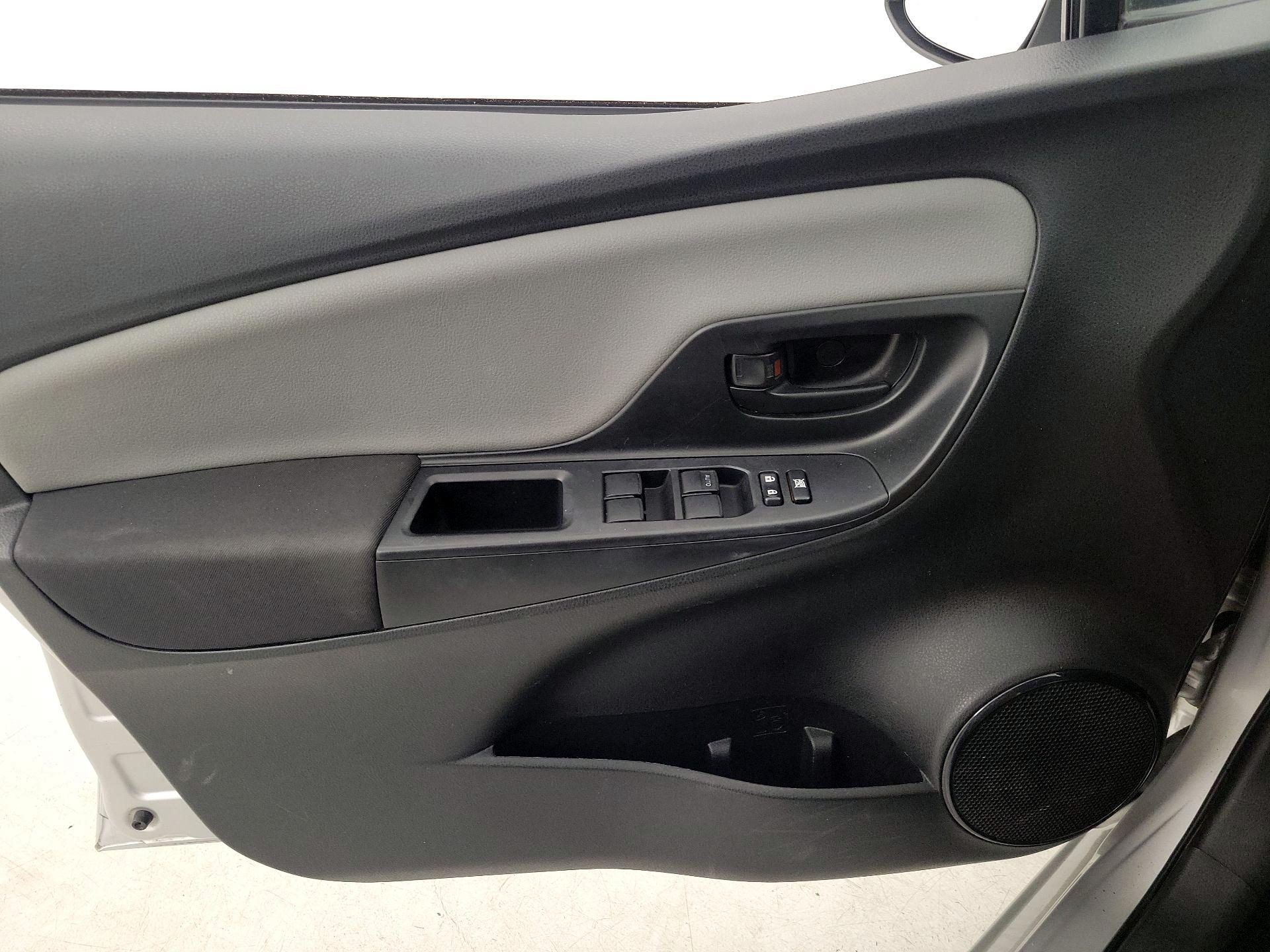 Thumbnail: 2016 Toyota Yaris - 12