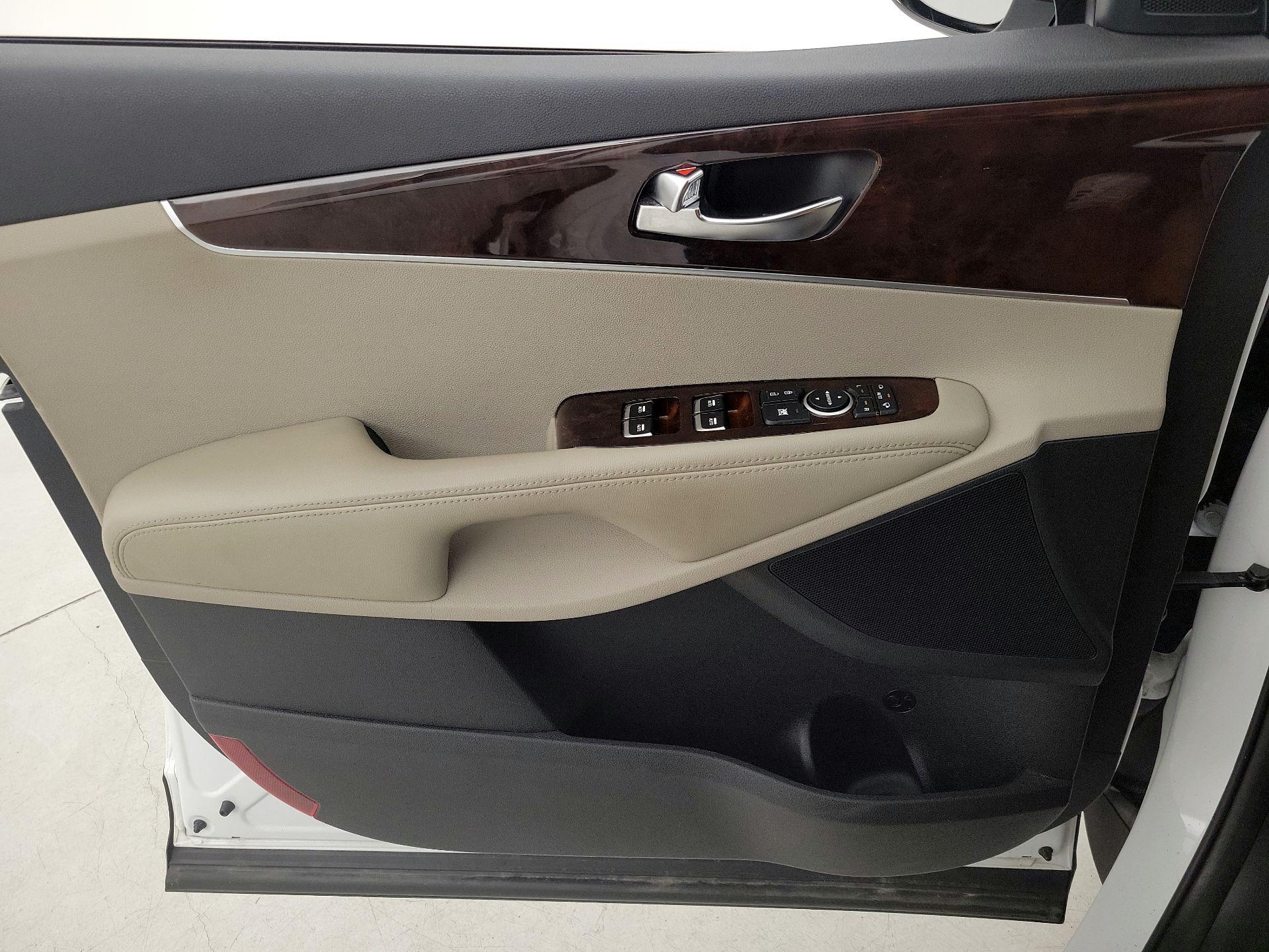 Thumbnail: 2016 Kia Sorento - 12