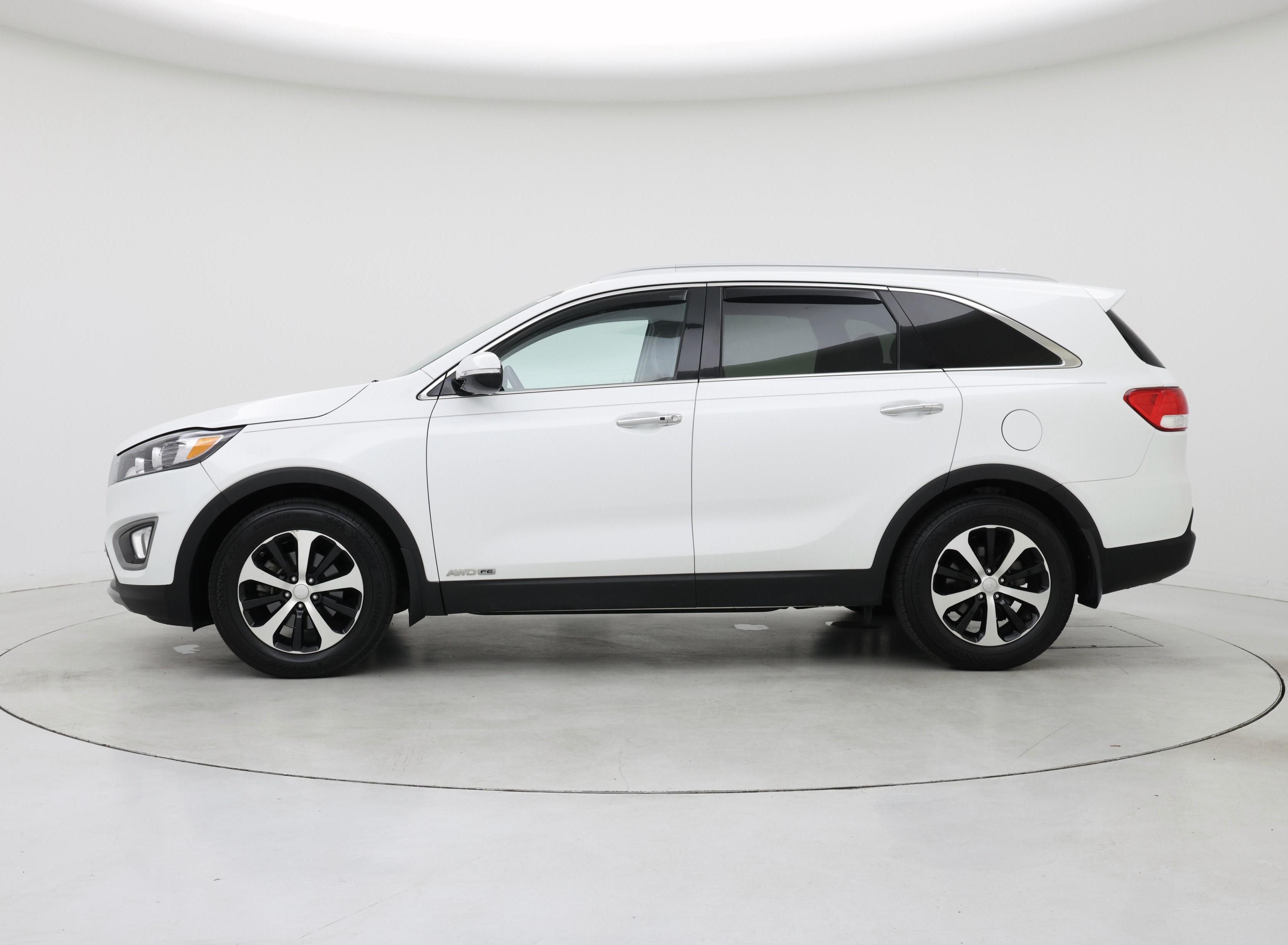 Thumbnail: 2016 Kia Sorento - 3