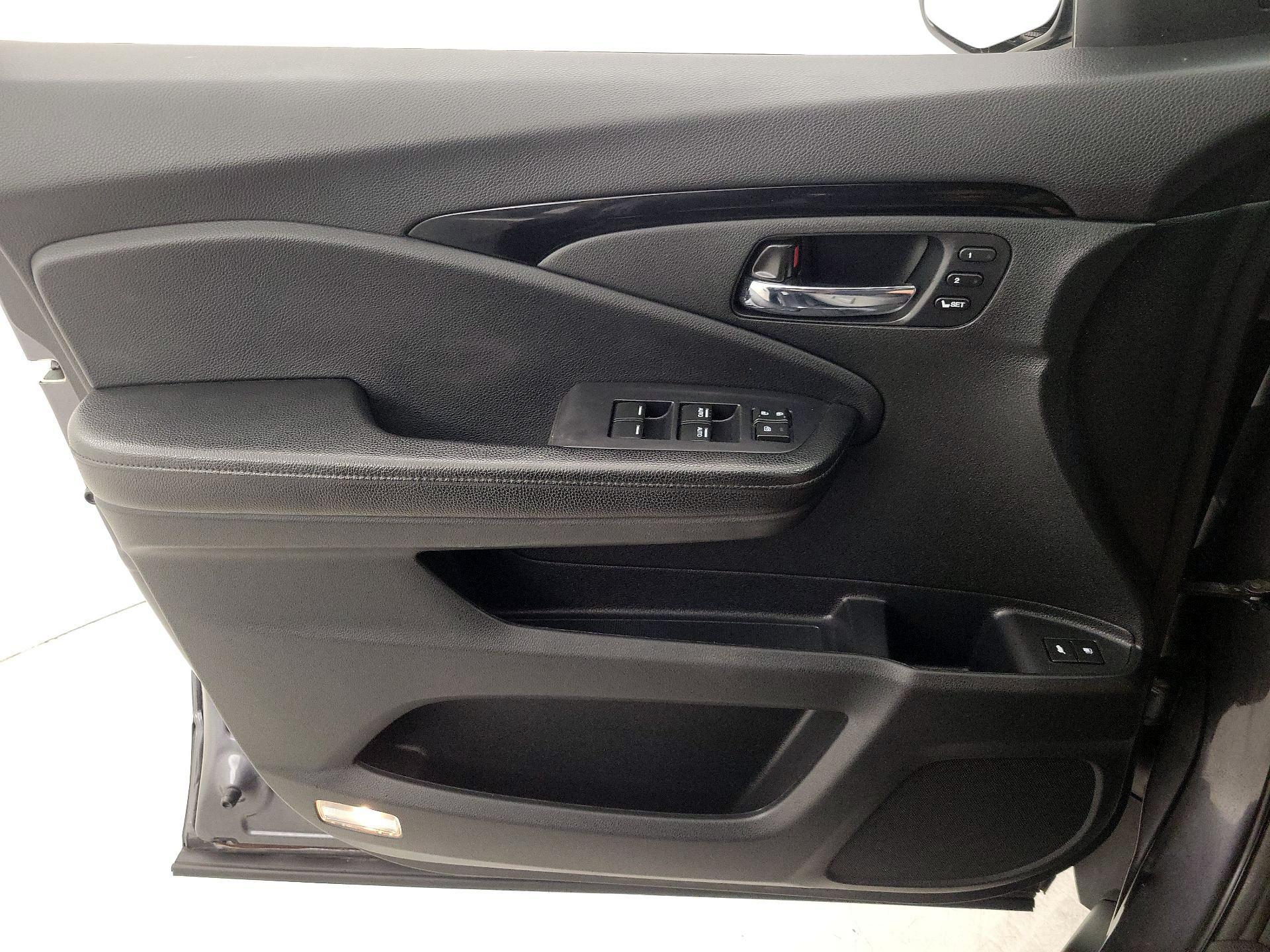Thumbnail: 2019 Honda Passport - 12