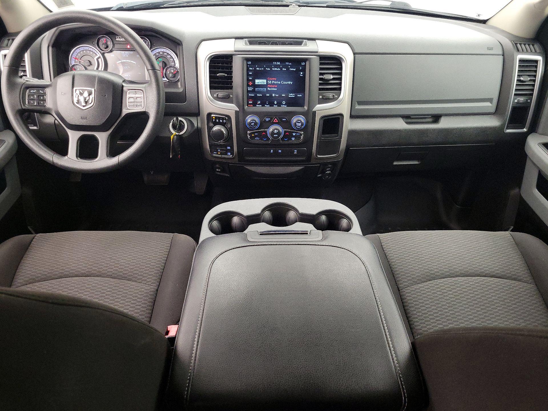 Thumbnail: 2020 RAM 1500 Classic - 9