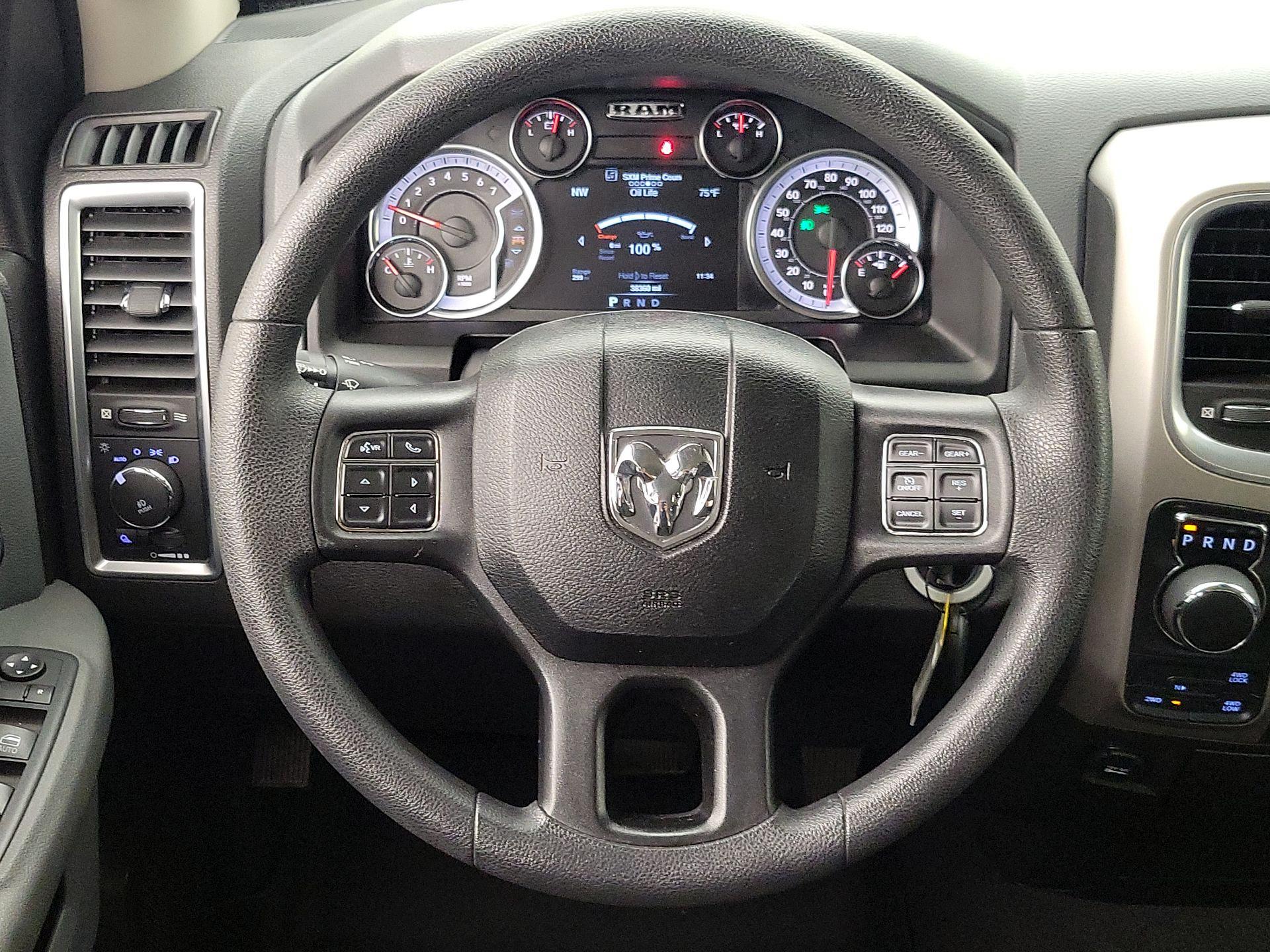 Thumbnail: 2020 RAM 1500 Classic - 10