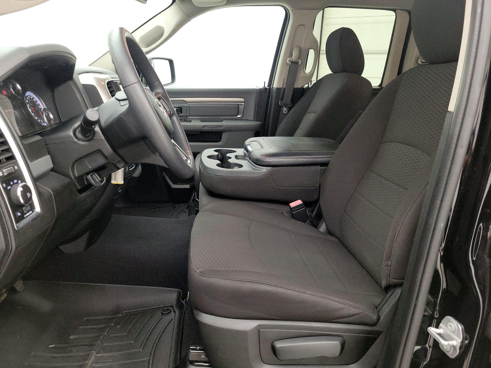 Thumbnail: 2020 RAM 1500 Classic - 11