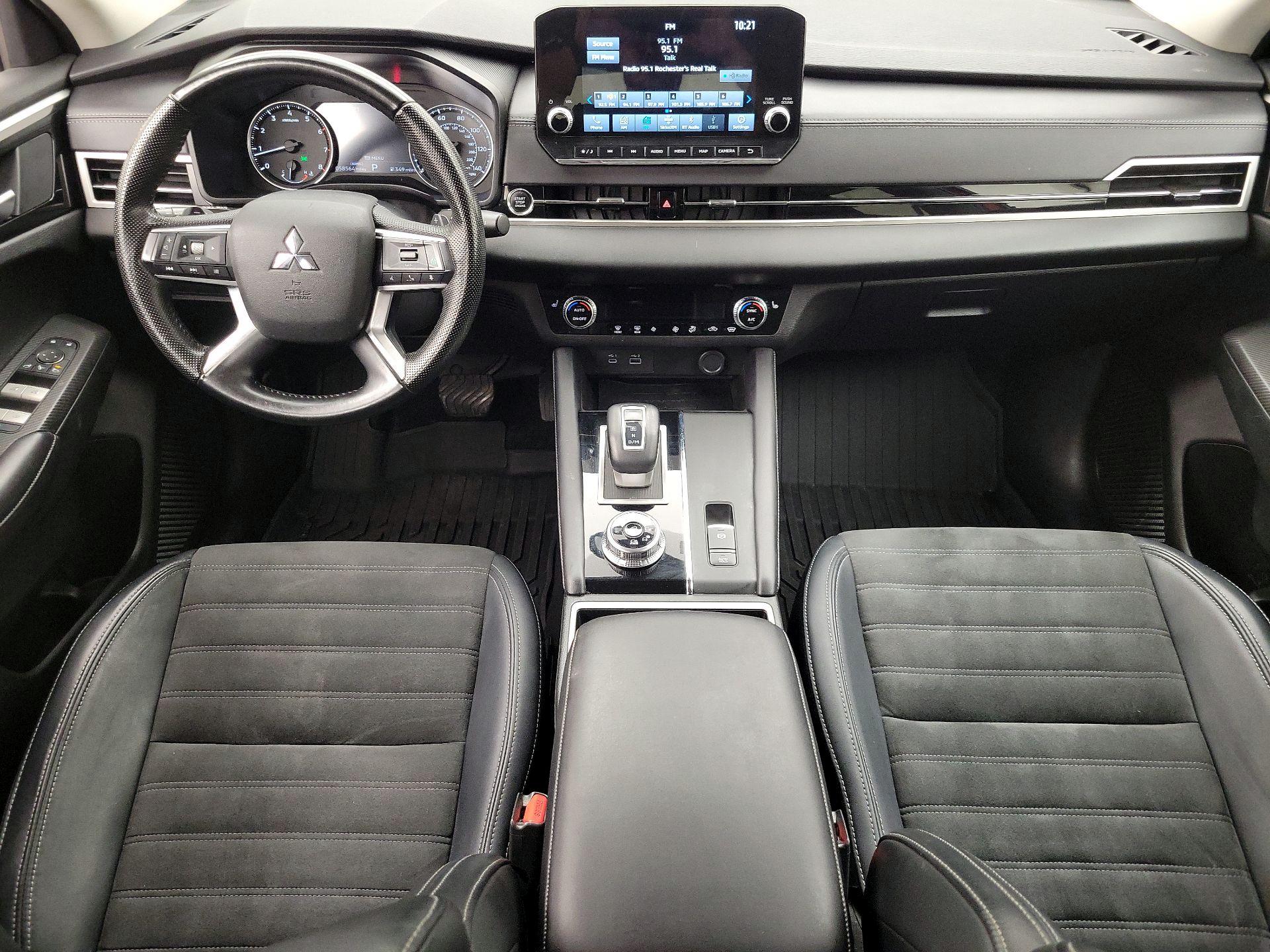 Thumbnail: 2023 Mitsubishi Outlander - 9