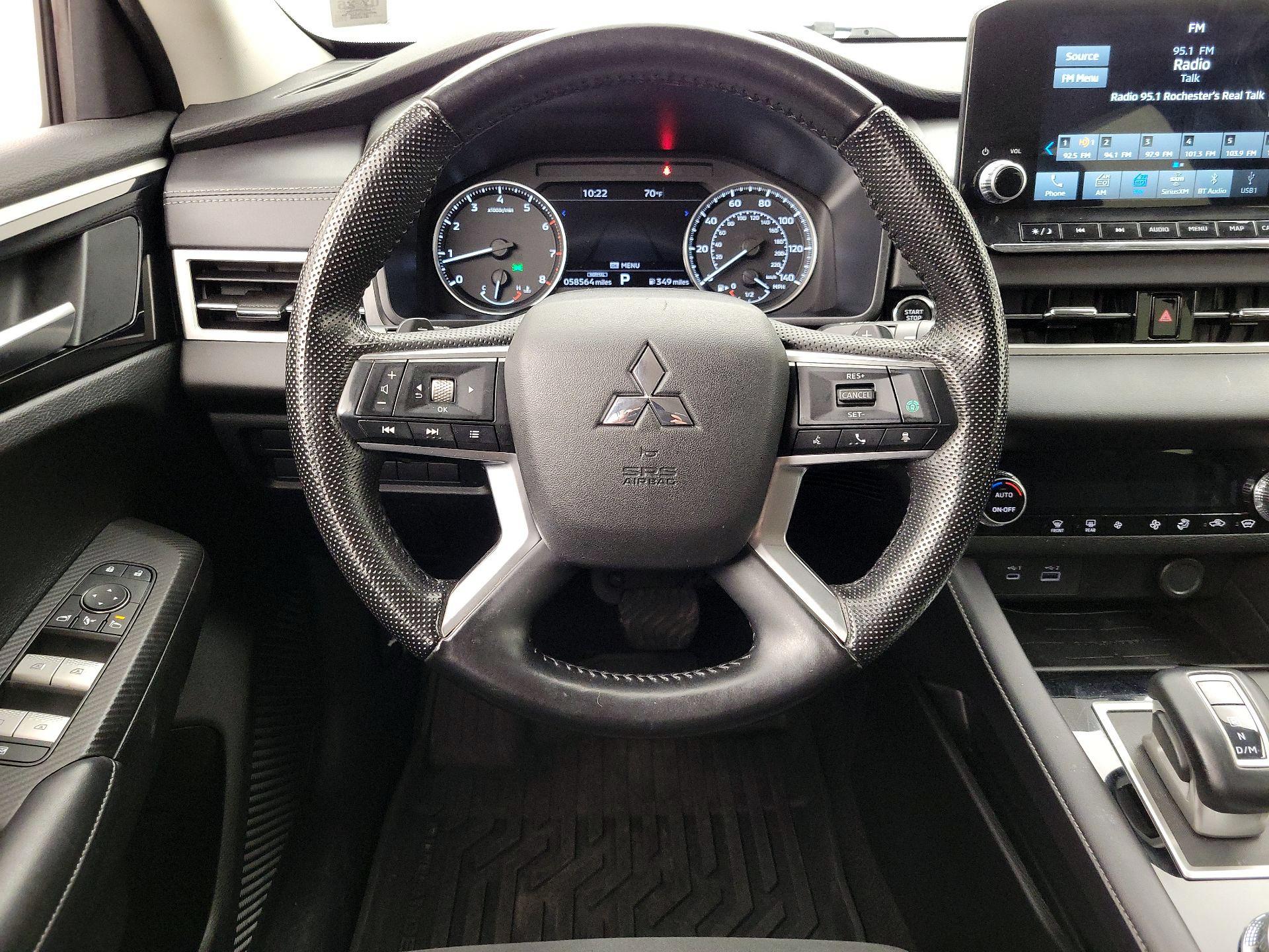 Thumbnail: 2023 Mitsubishi Outlander - 10