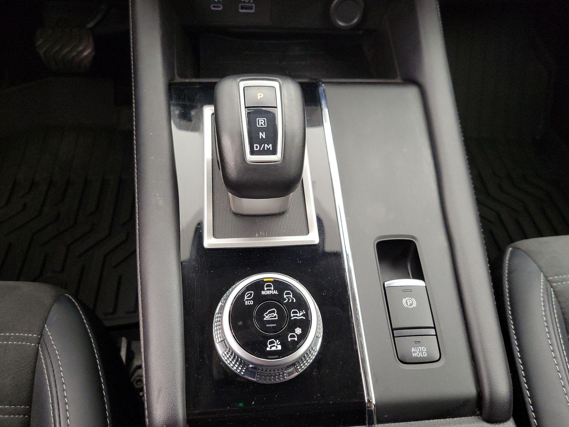 Thumbnail: 2023 Mitsubishi Outlander - 18