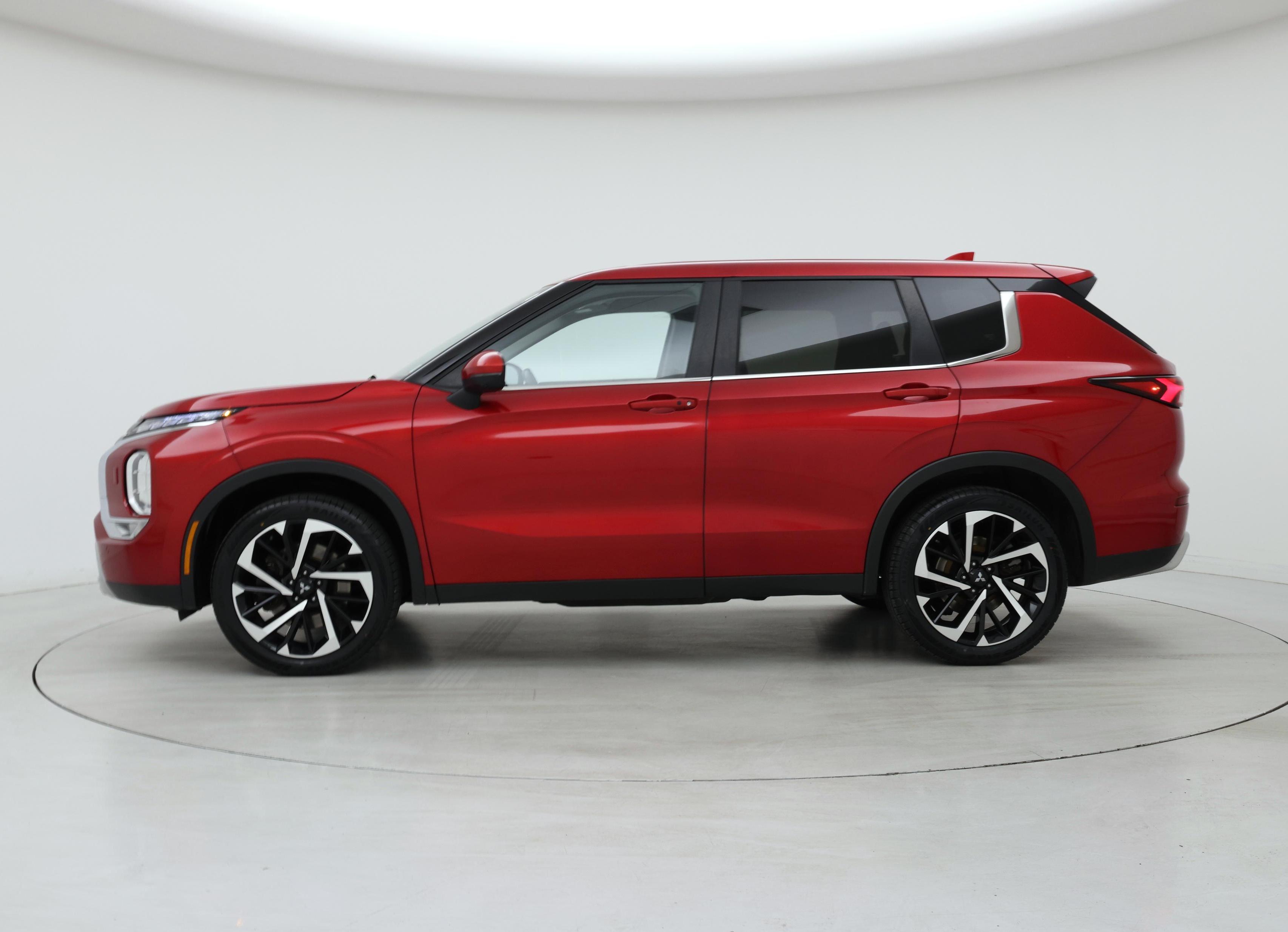 Thumbnail: 2023 Mitsubishi Outlander - 3