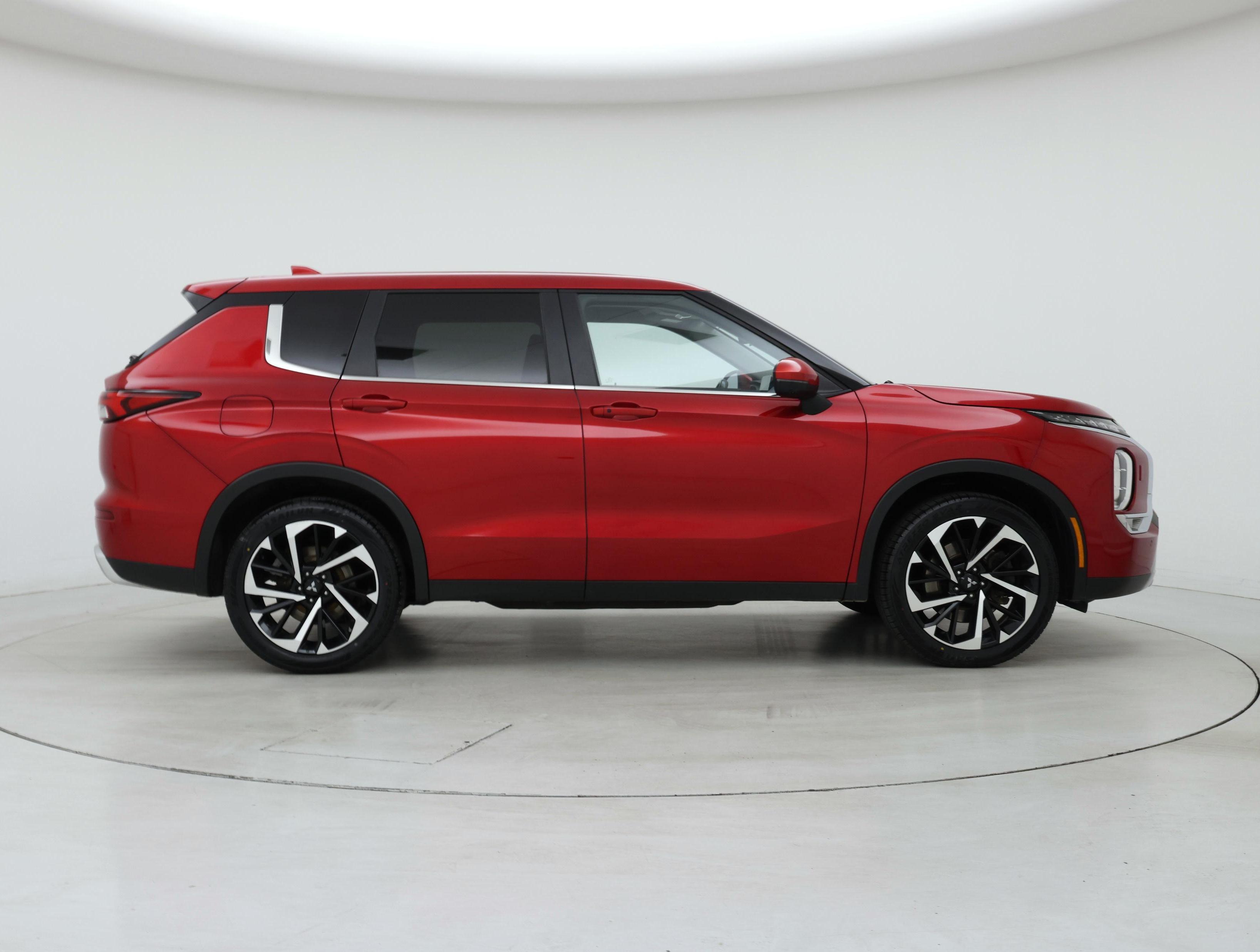 Thumbnail: 2023 Mitsubishi Outlander - 7