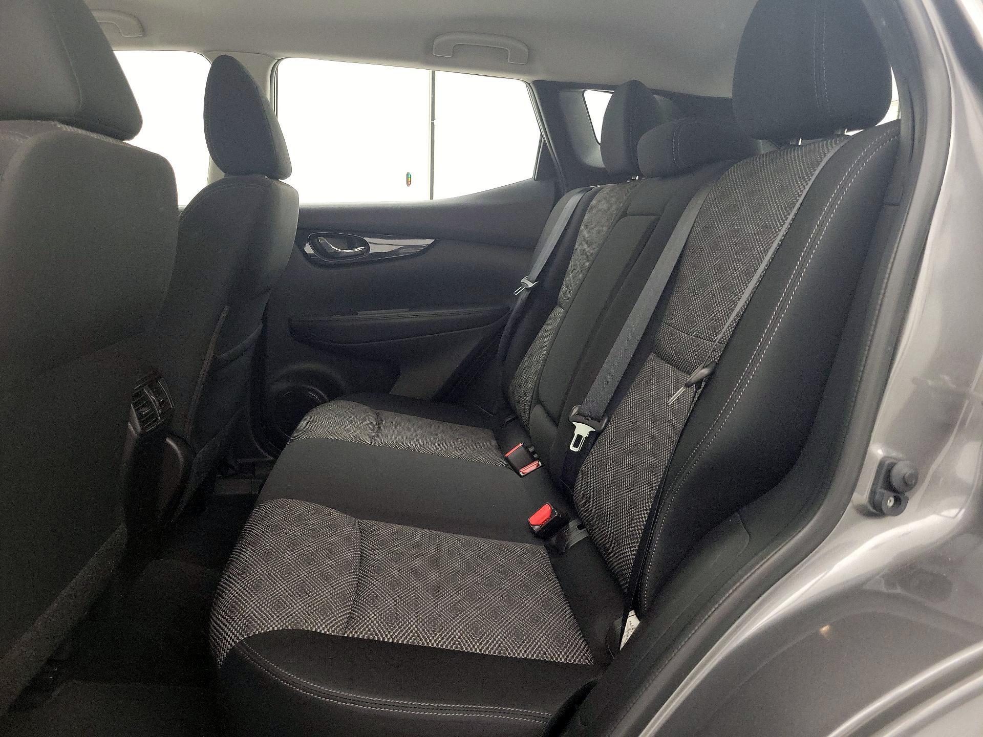 Thumbnail: 2018 Nissan Rogue Sport - 20