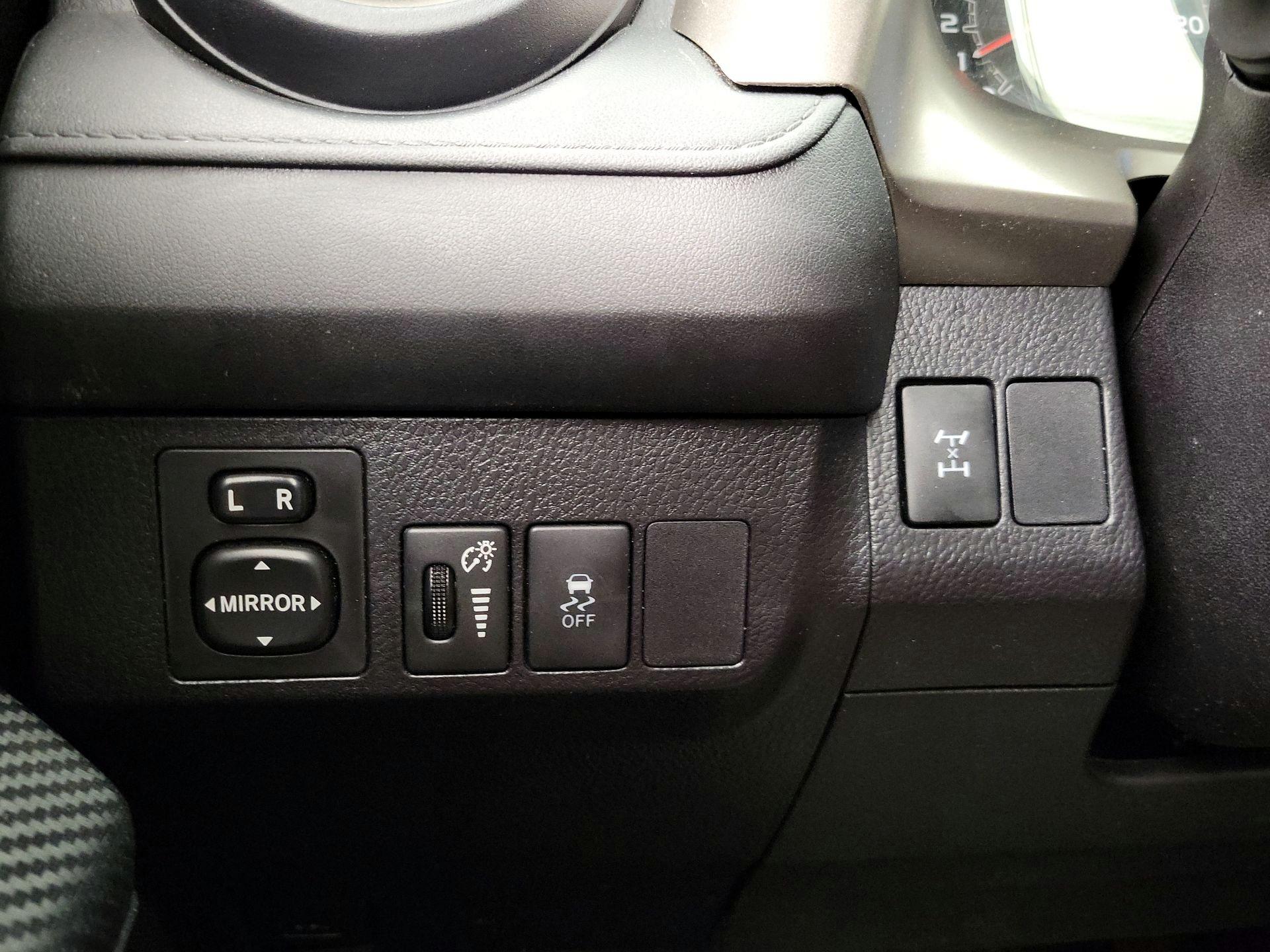 Thumbnail: 2015 Toyota RAV4 - 13