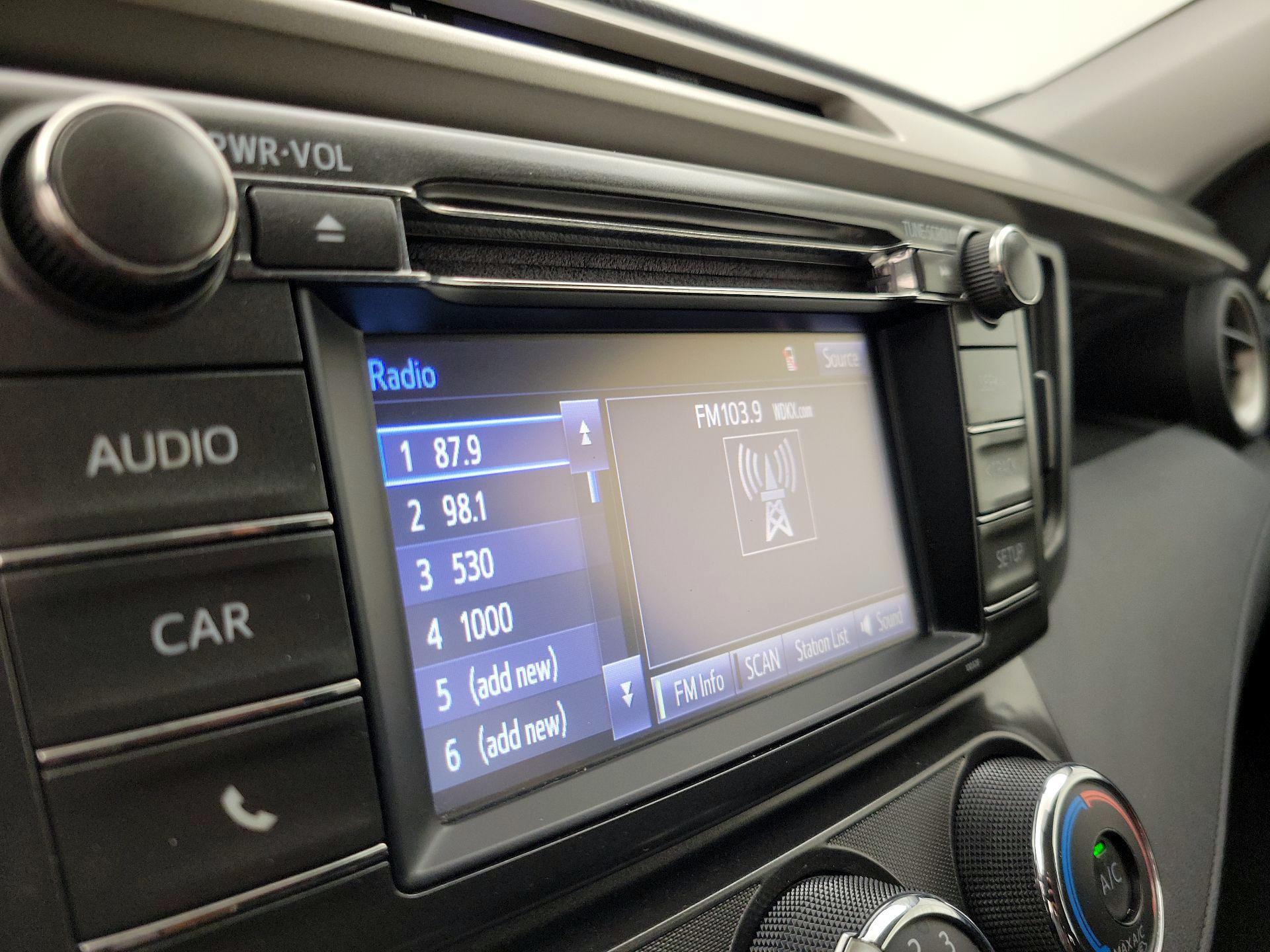 Thumbnail: 2015 Toyota RAV4 - 15