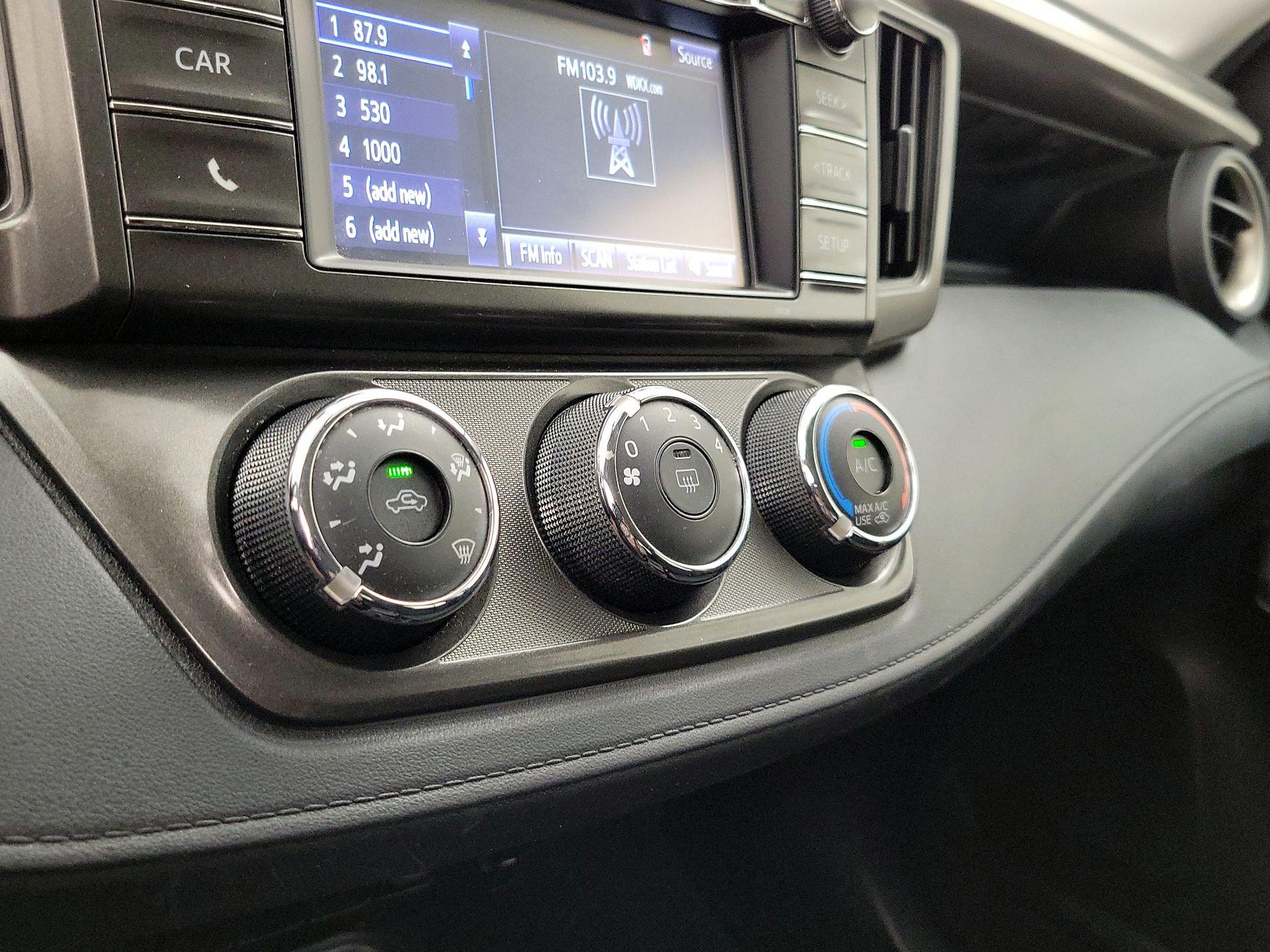 Thumbnail: 2015 Toyota RAV4 - 16