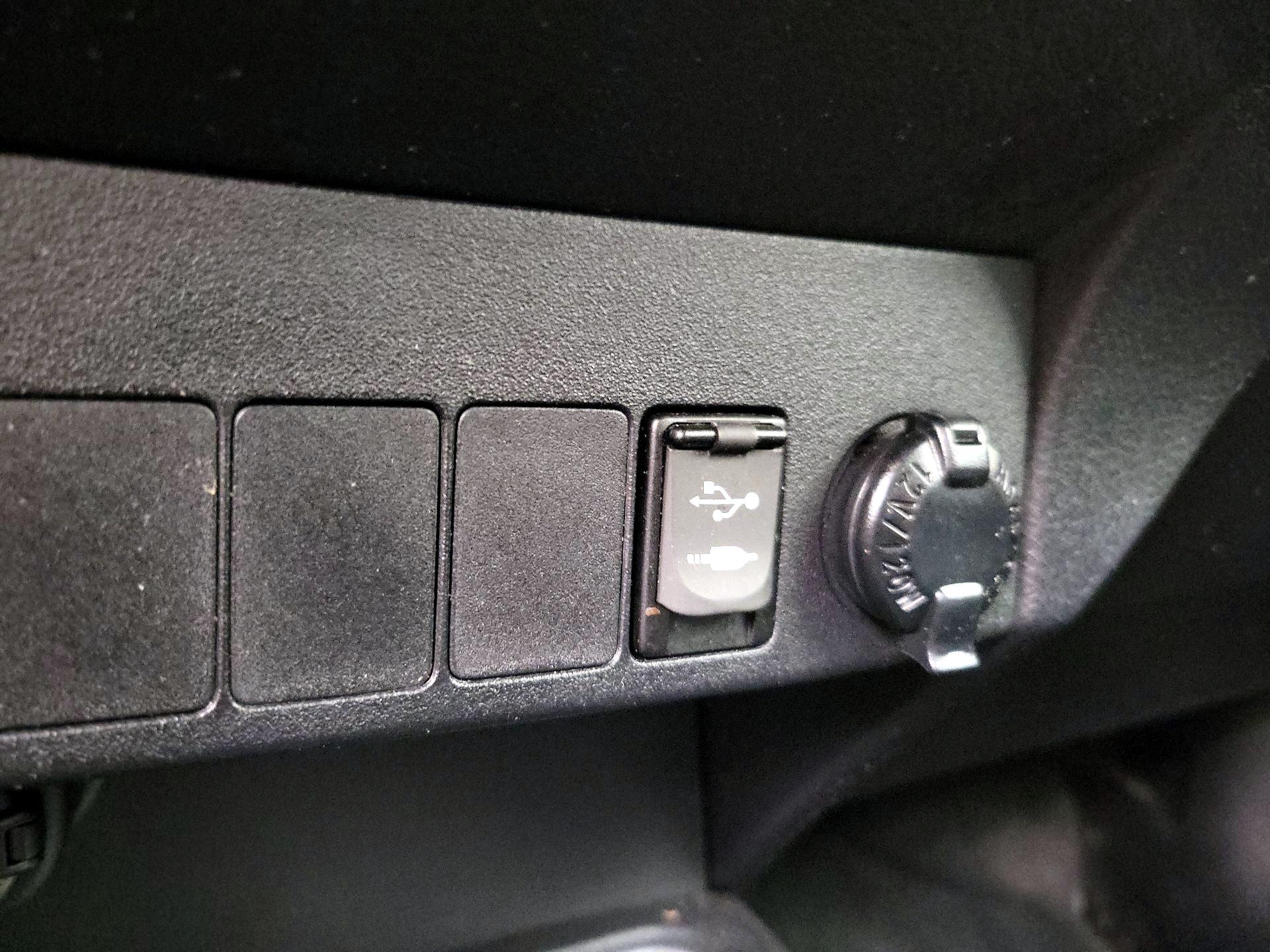 Thumbnail: 2015 Toyota RAV4 - 18