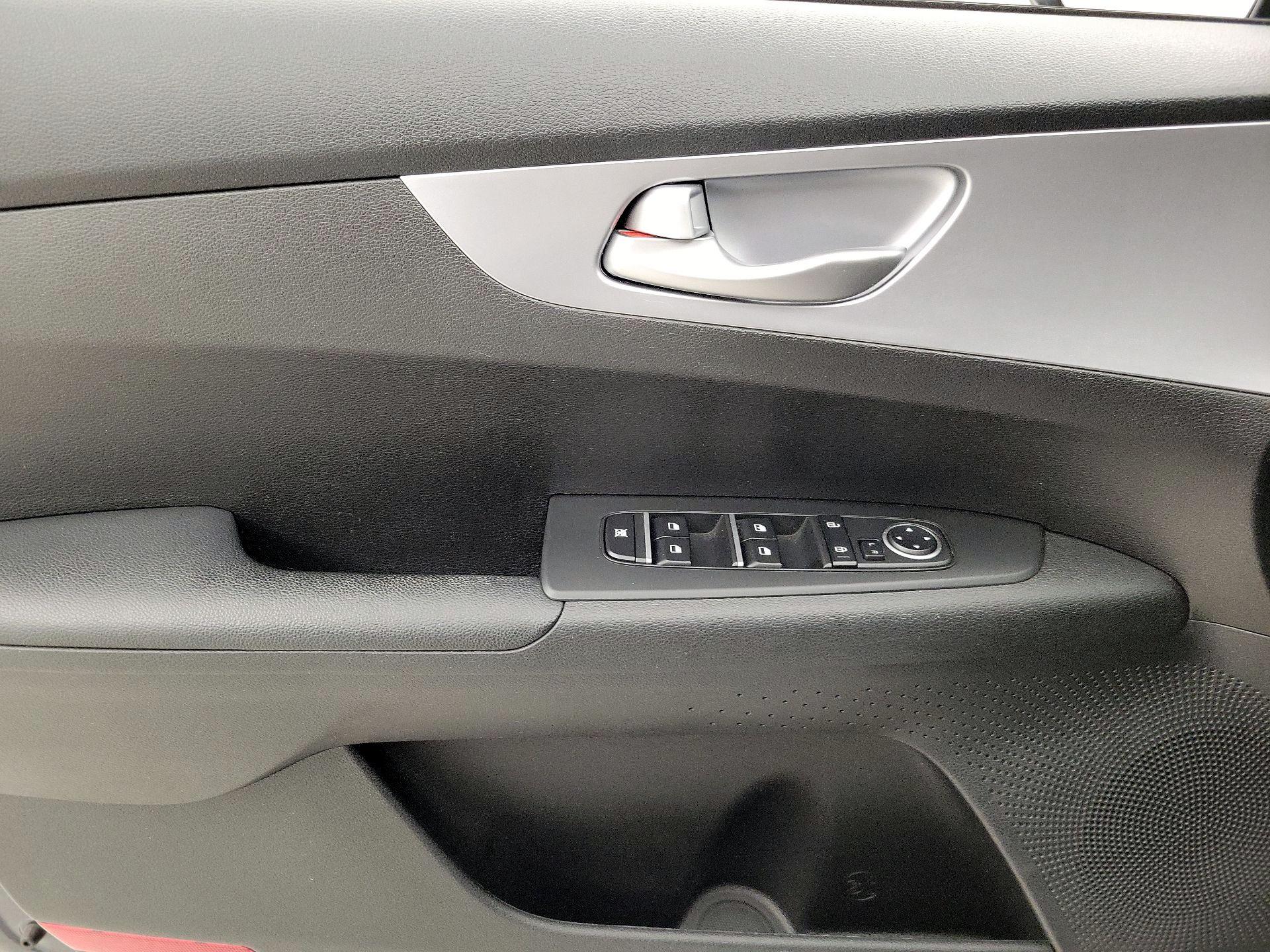 Thumbnail: 2022 Kia Forte - 12