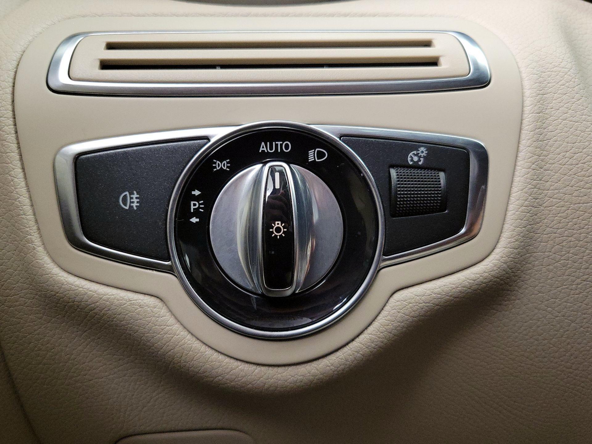 Thumbnail: 2016 Mercedes-Benz C-Class - 13