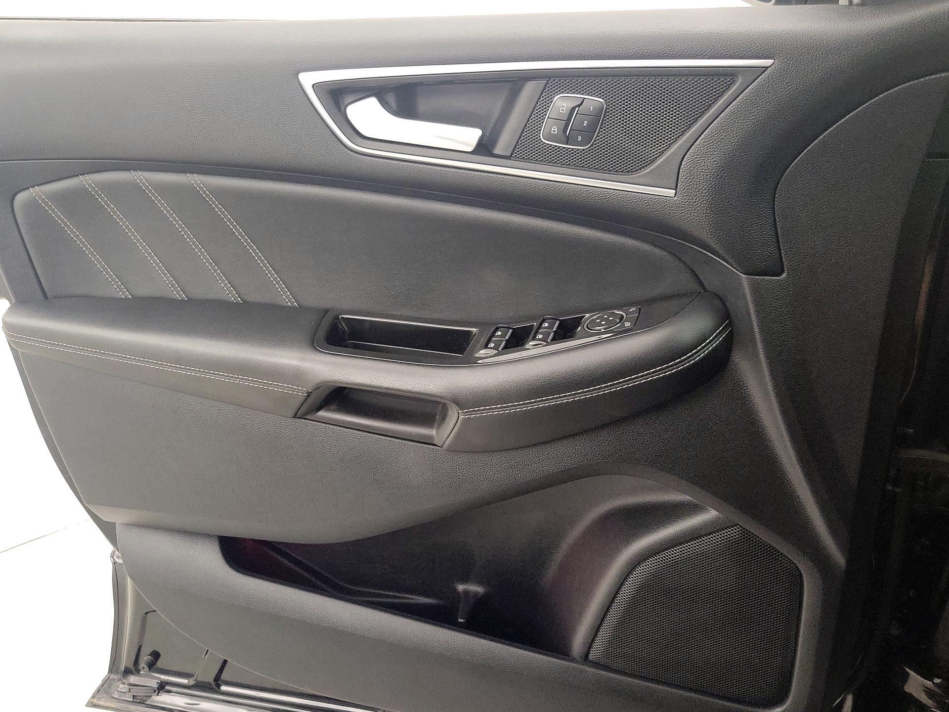 Thumbnail: 2016 Ford Edge - 12