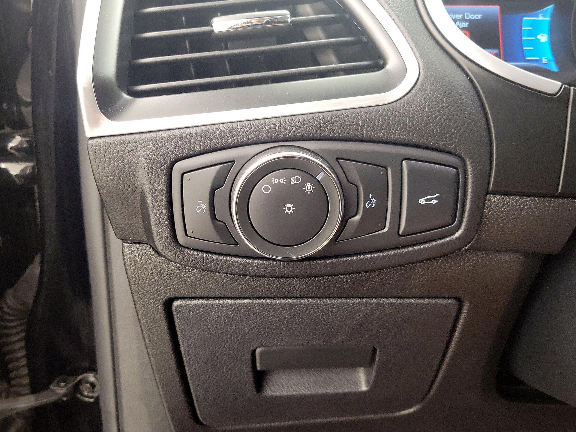Thumbnail: 2016 Ford Edge - 13