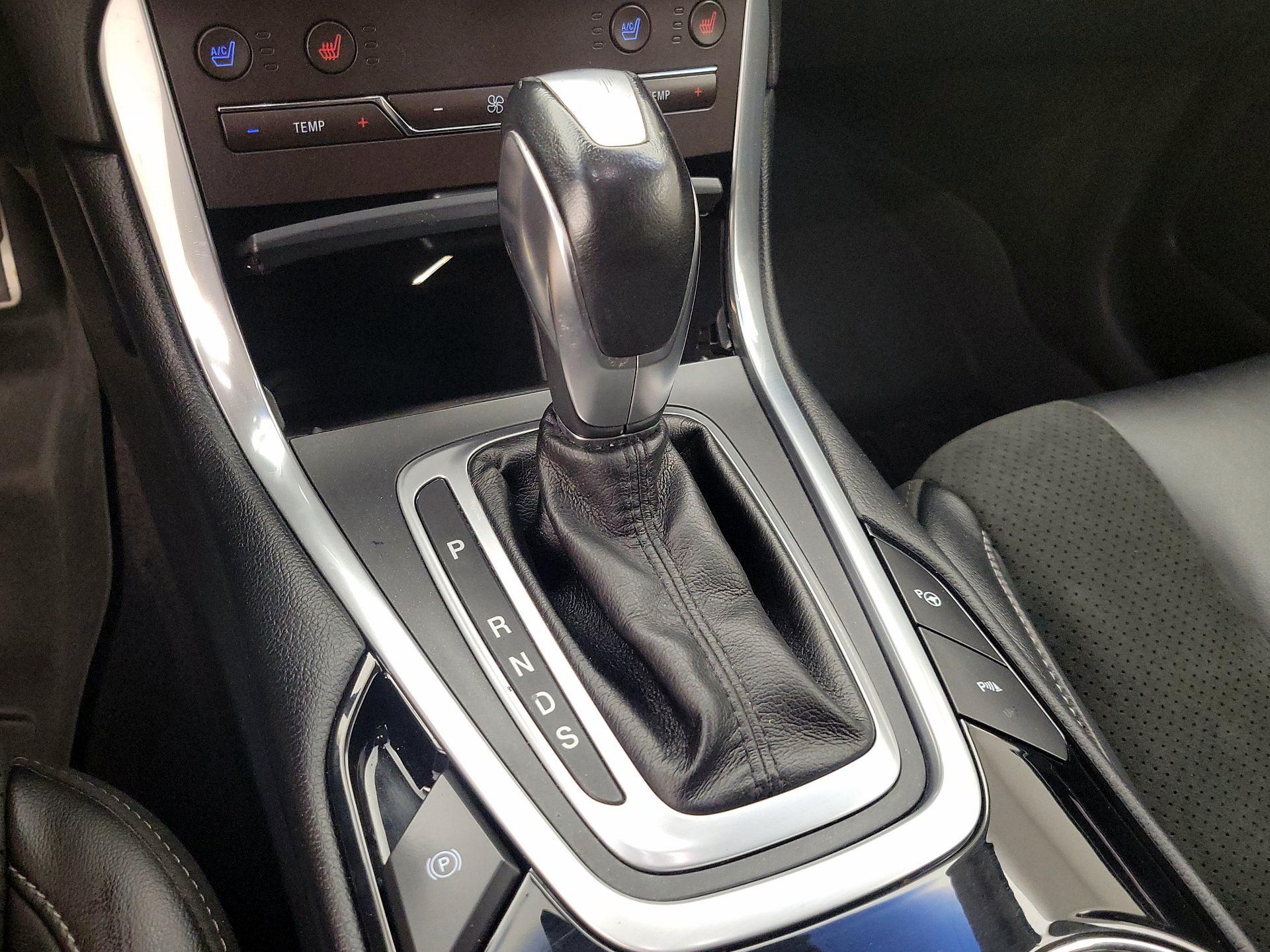 Thumbnail: 2016 Ford Edge - 18
