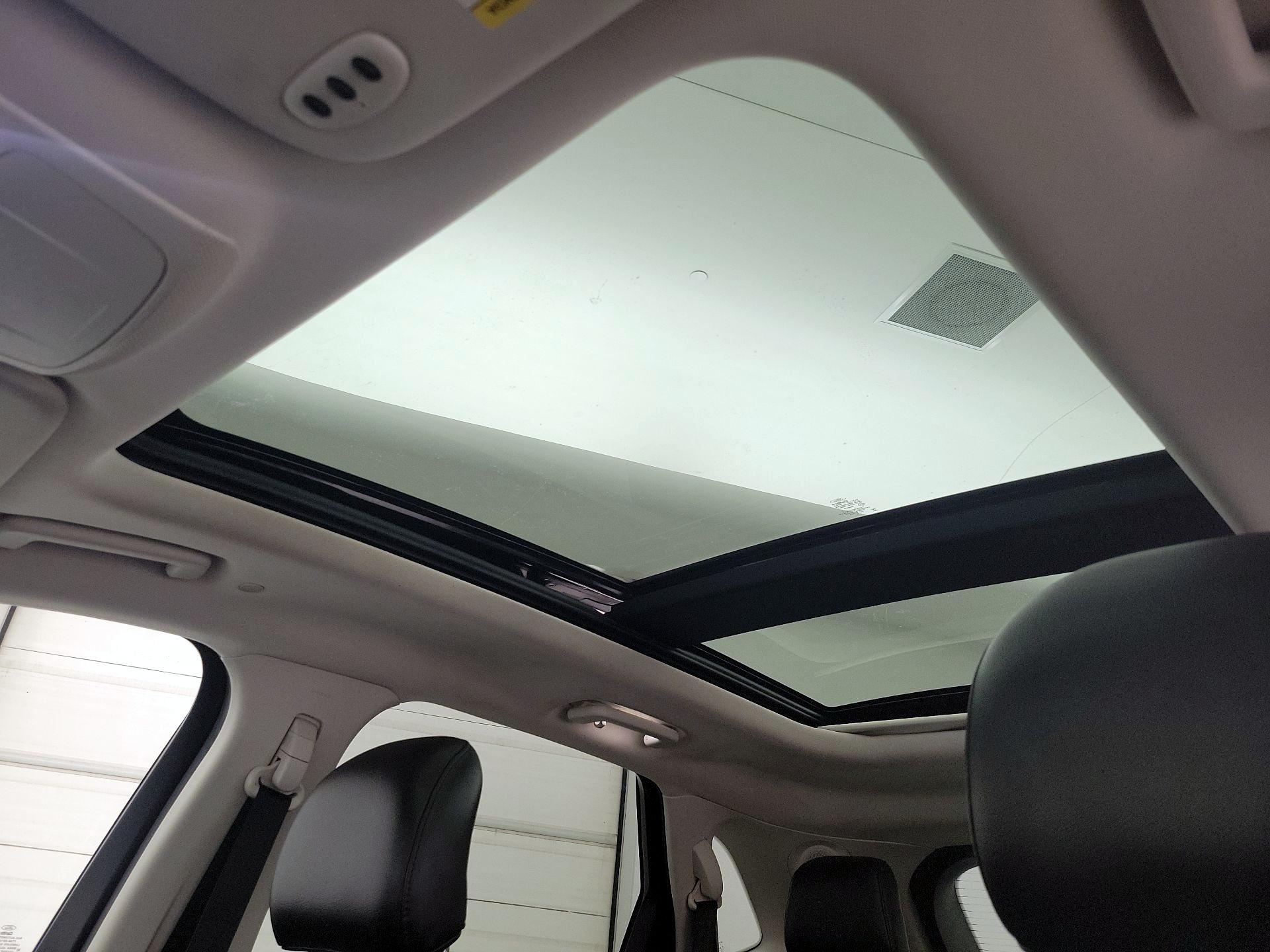 Thumbnail: 2016 Ford Edge - 20