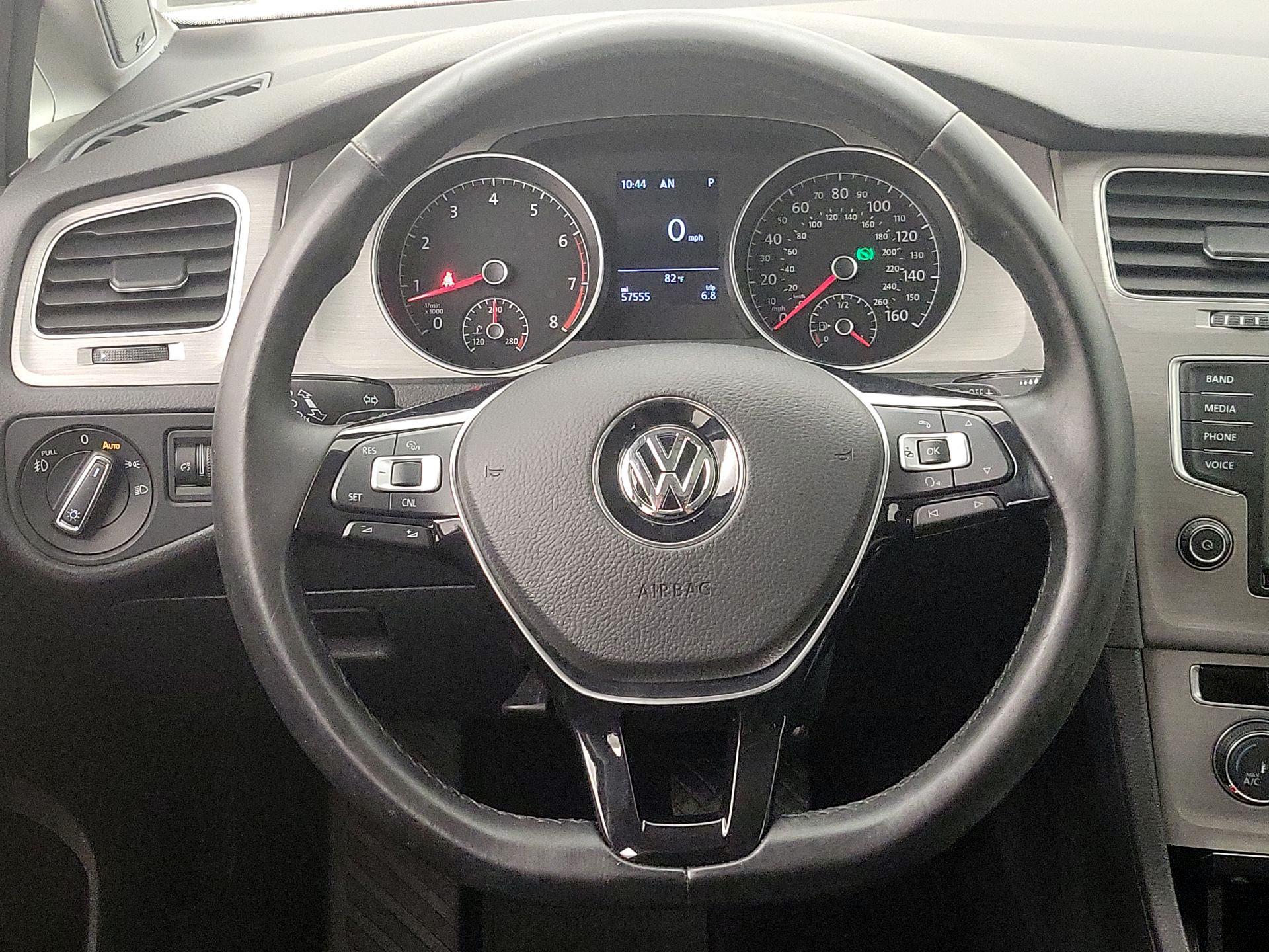 Thumbnail: 2016 Volkswagen Golf - 10