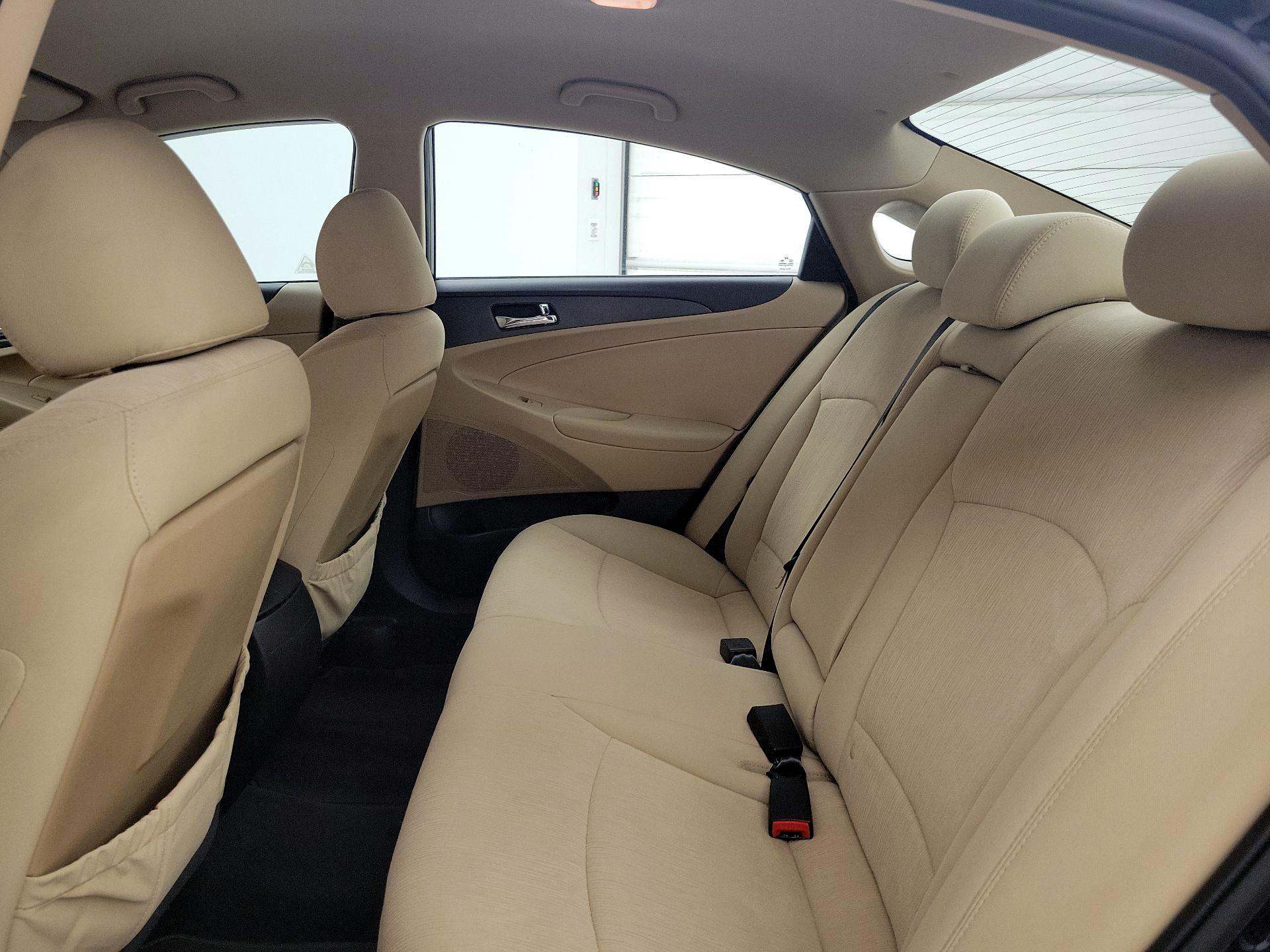 Thumbnail: 2013 Hyundai Sonata - 18