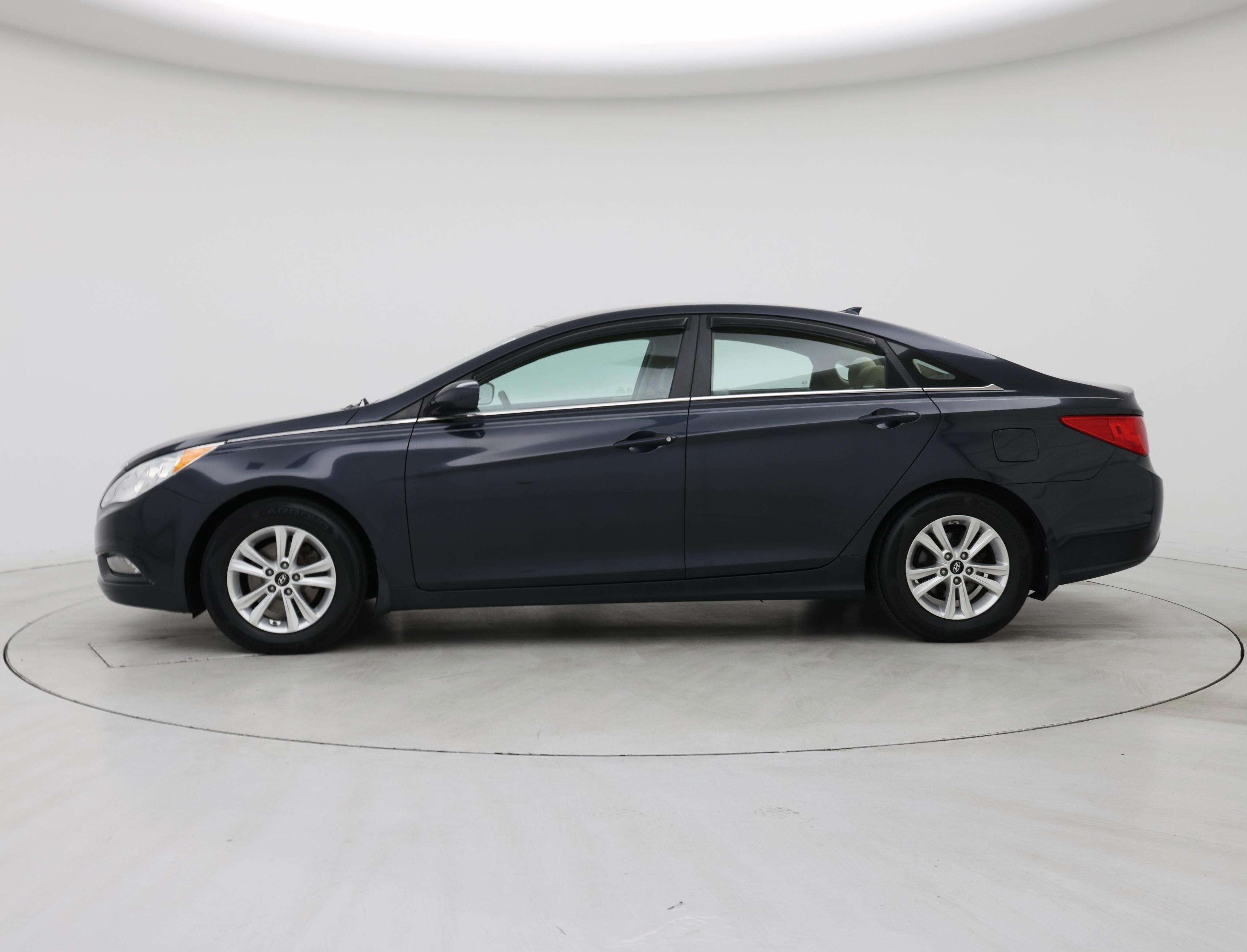 Thumbnail: 2013 Hyundai Sonata - 3