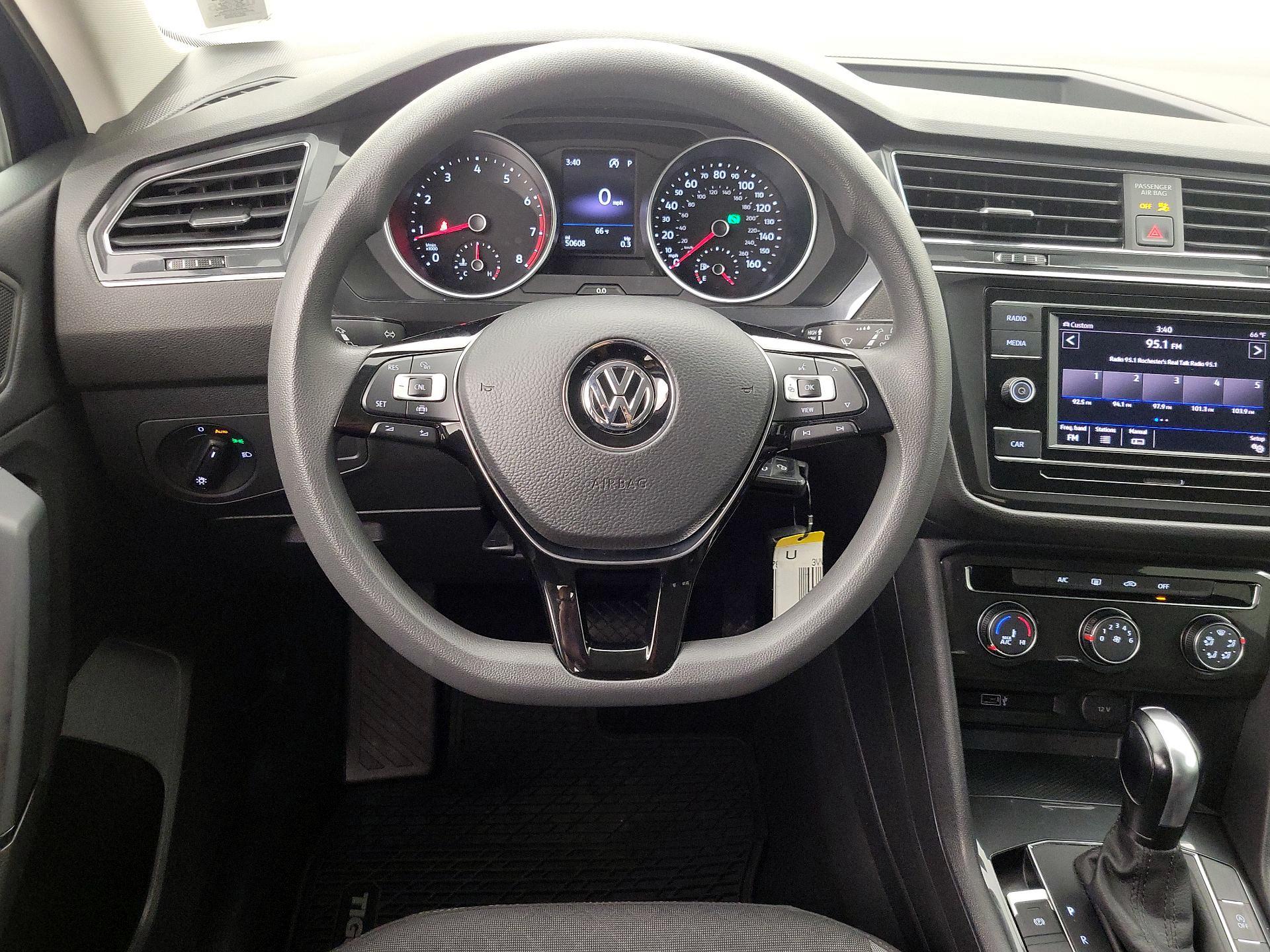 Thumbnail: 2019 Volkswagen Tiguan - 10