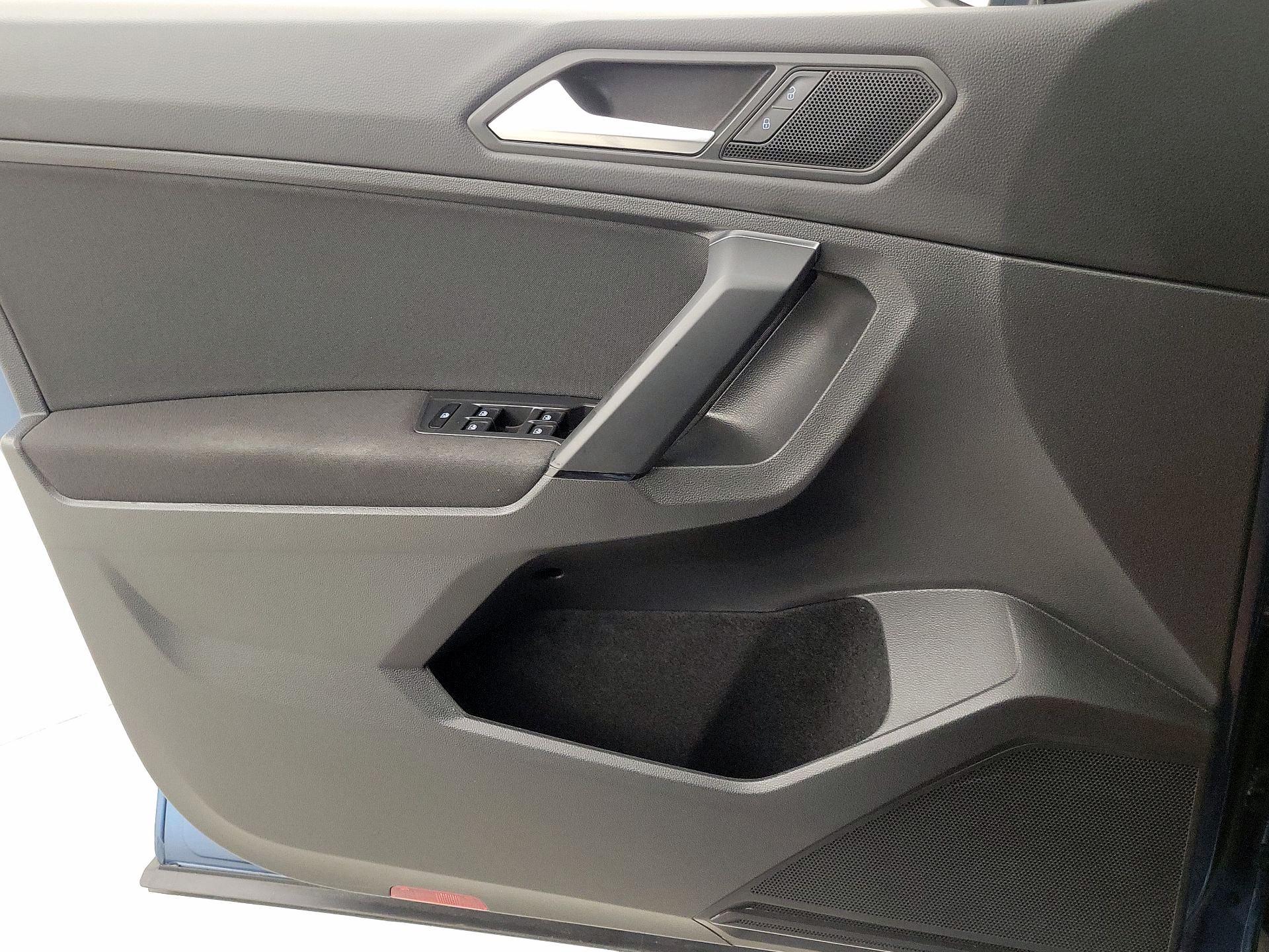 Thumbnail: 2019 Volkswagen Tiguan - 12