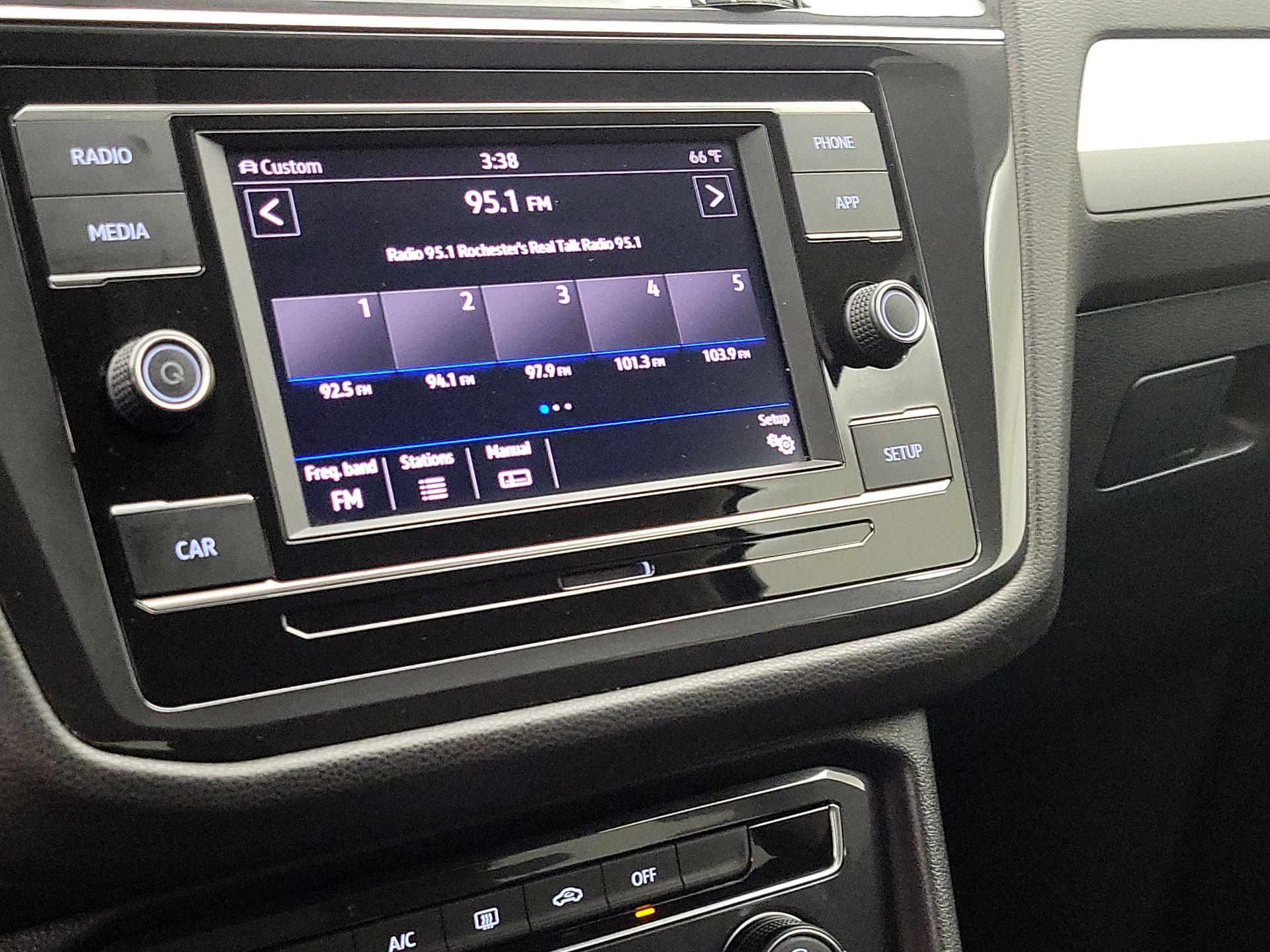 Thumbnail: 2019 Volkswagen Tiguan - 15