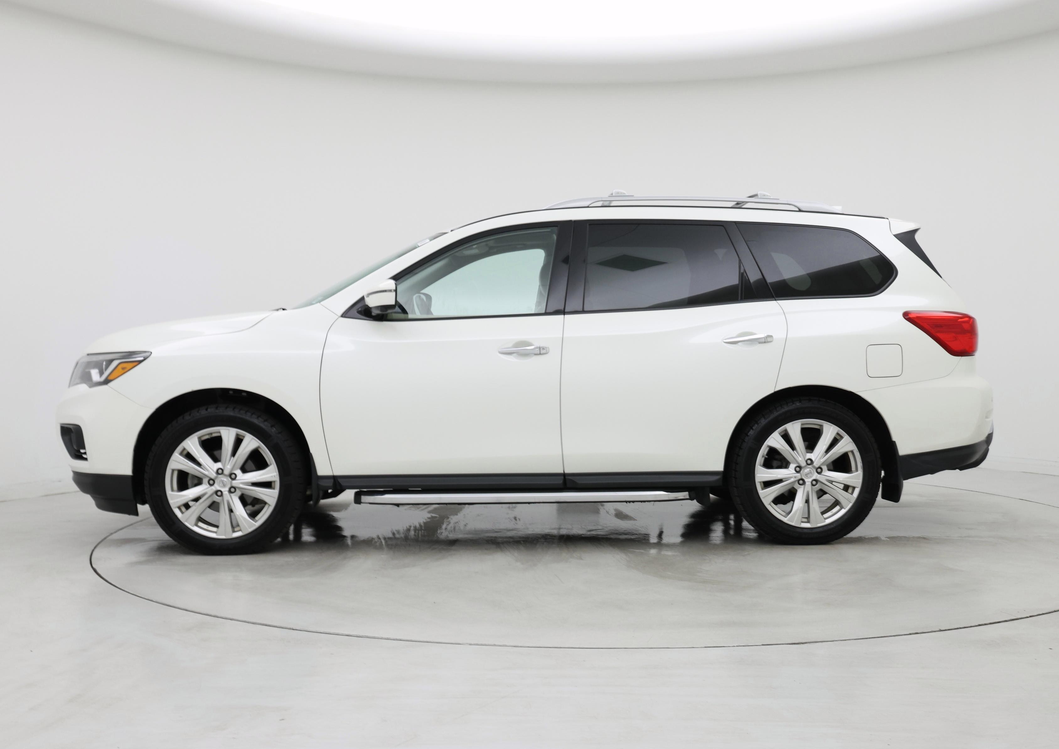 Thumbnail: 2019 Nissan Pathfinder - 3