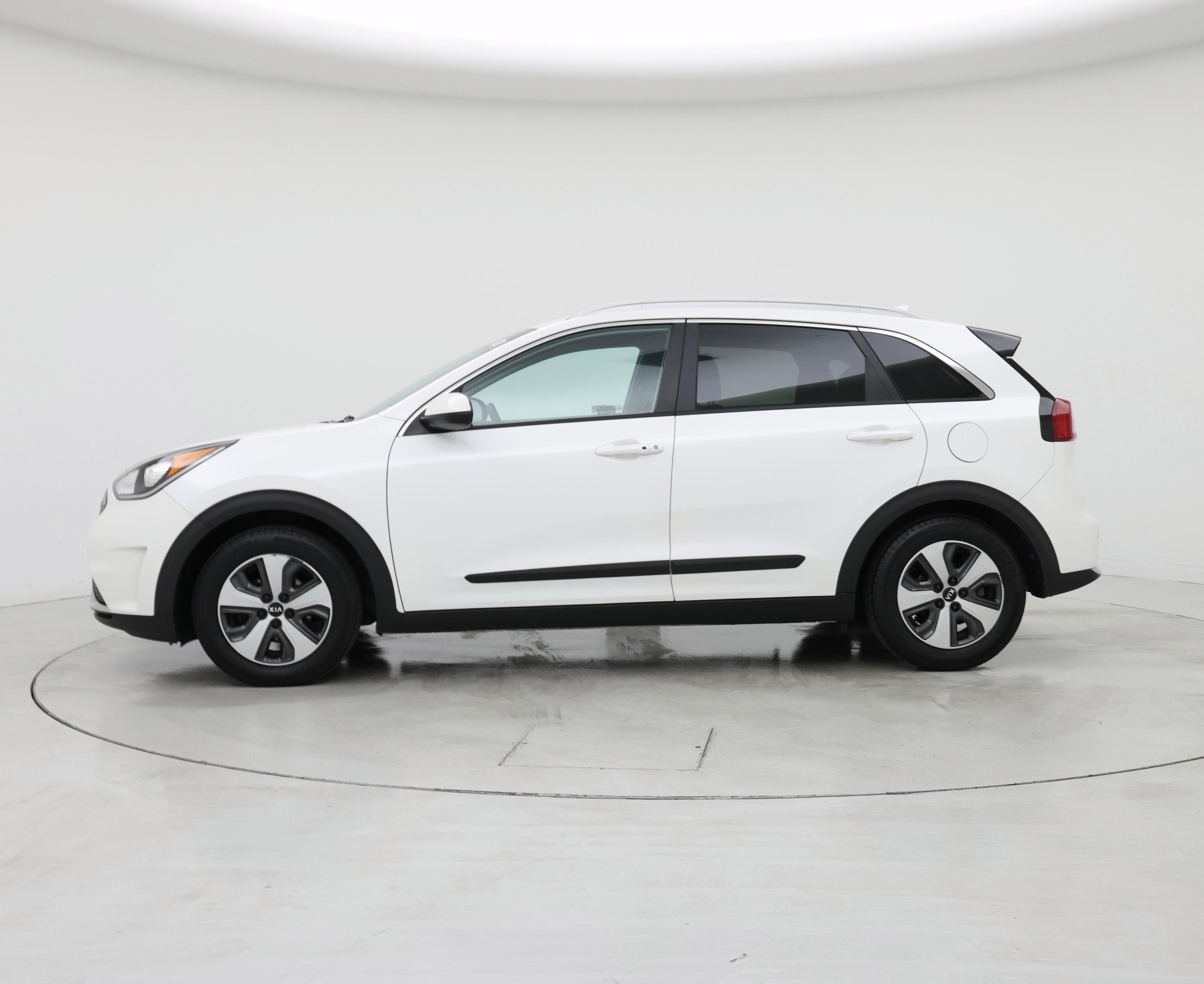 Thumbnail: 2017 Kia Niro - 3