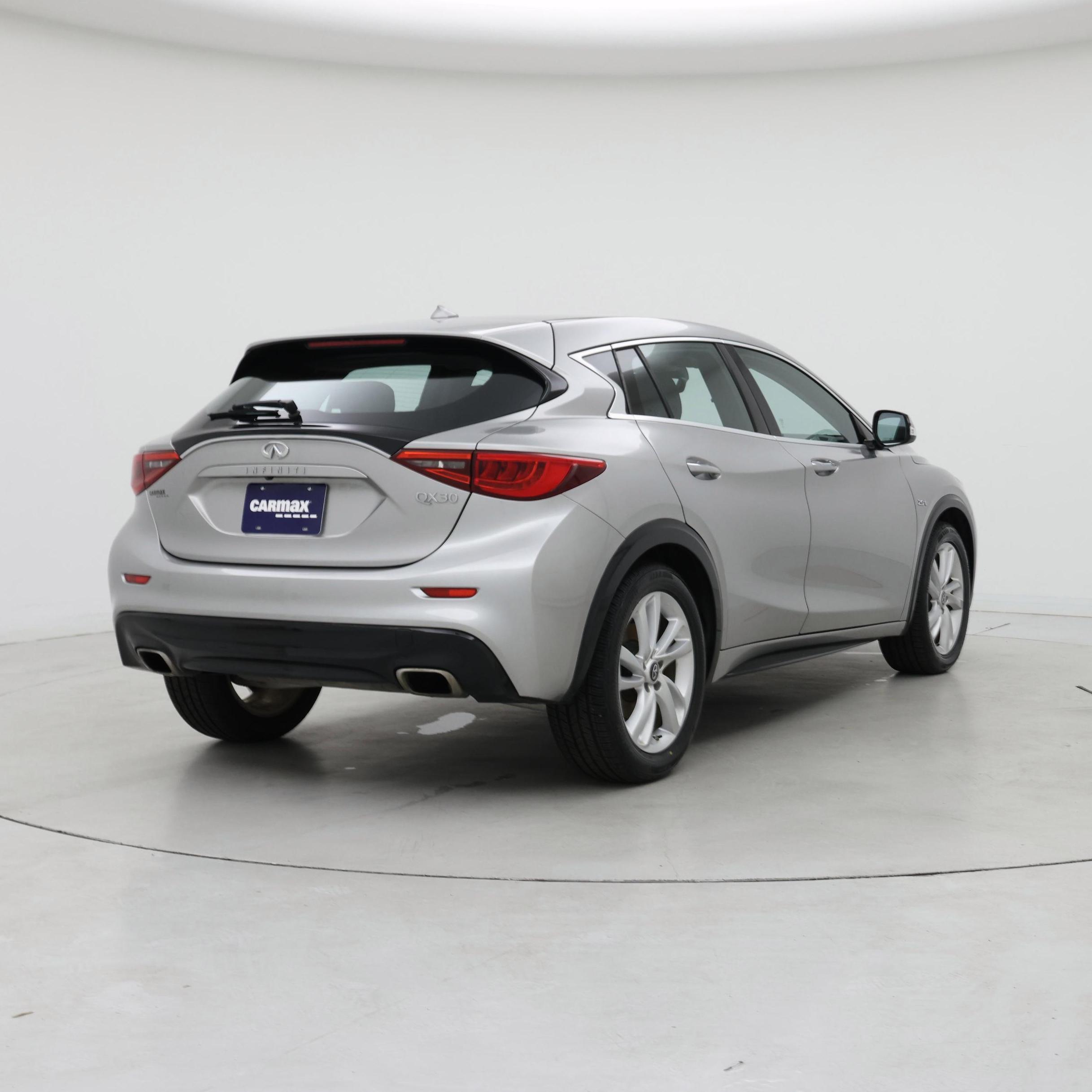 Thumbnail: 2017 INFINITI QX30 - 8