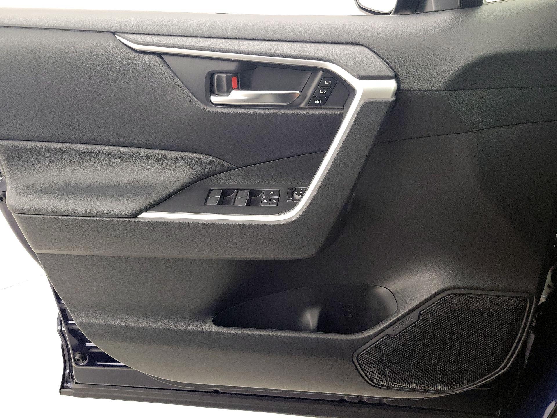 Thumbnail: 2022 Toyota RAV4 - 12
