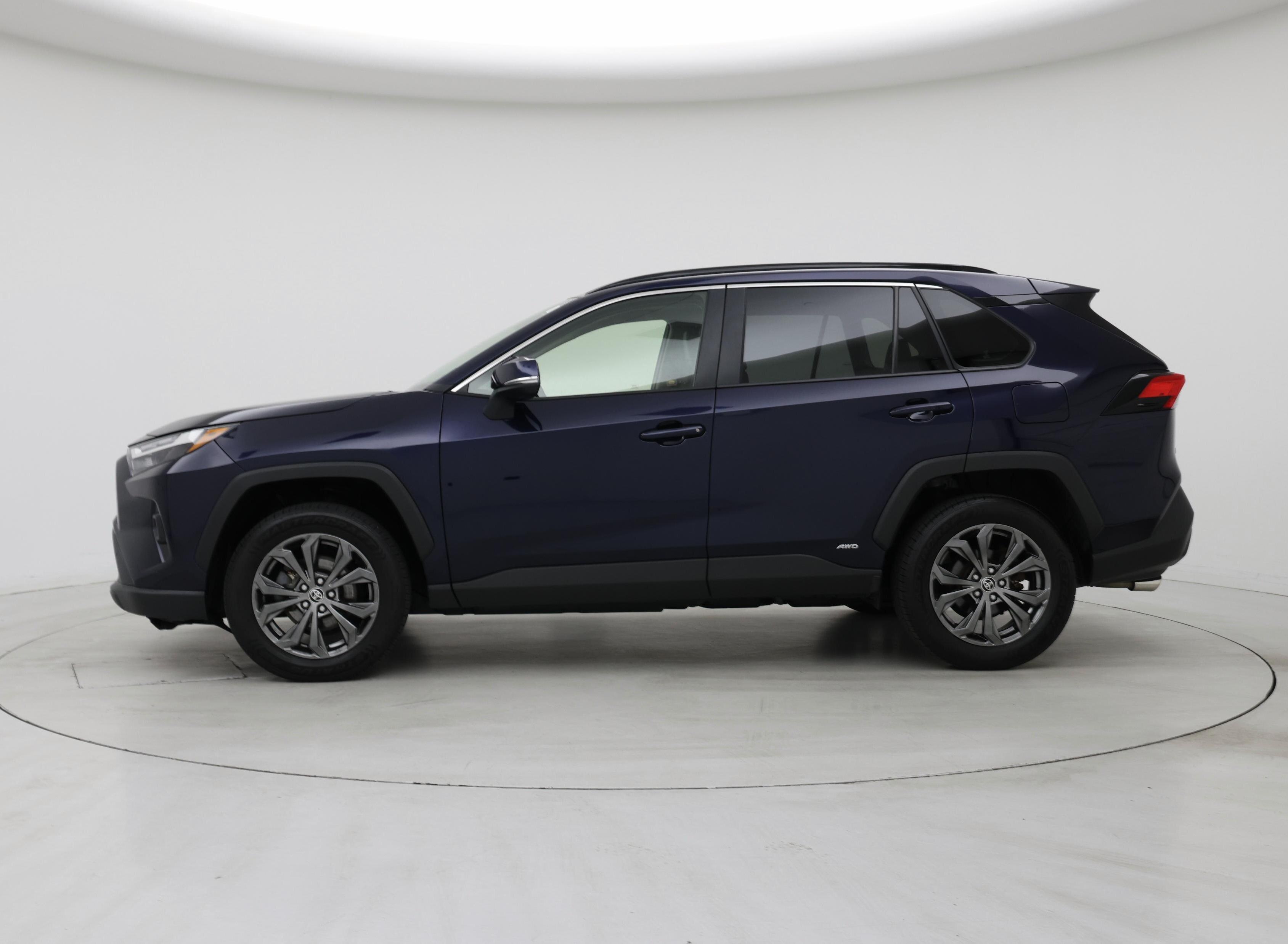 Thumbnail: 2022 Toyota RAV4 - 3