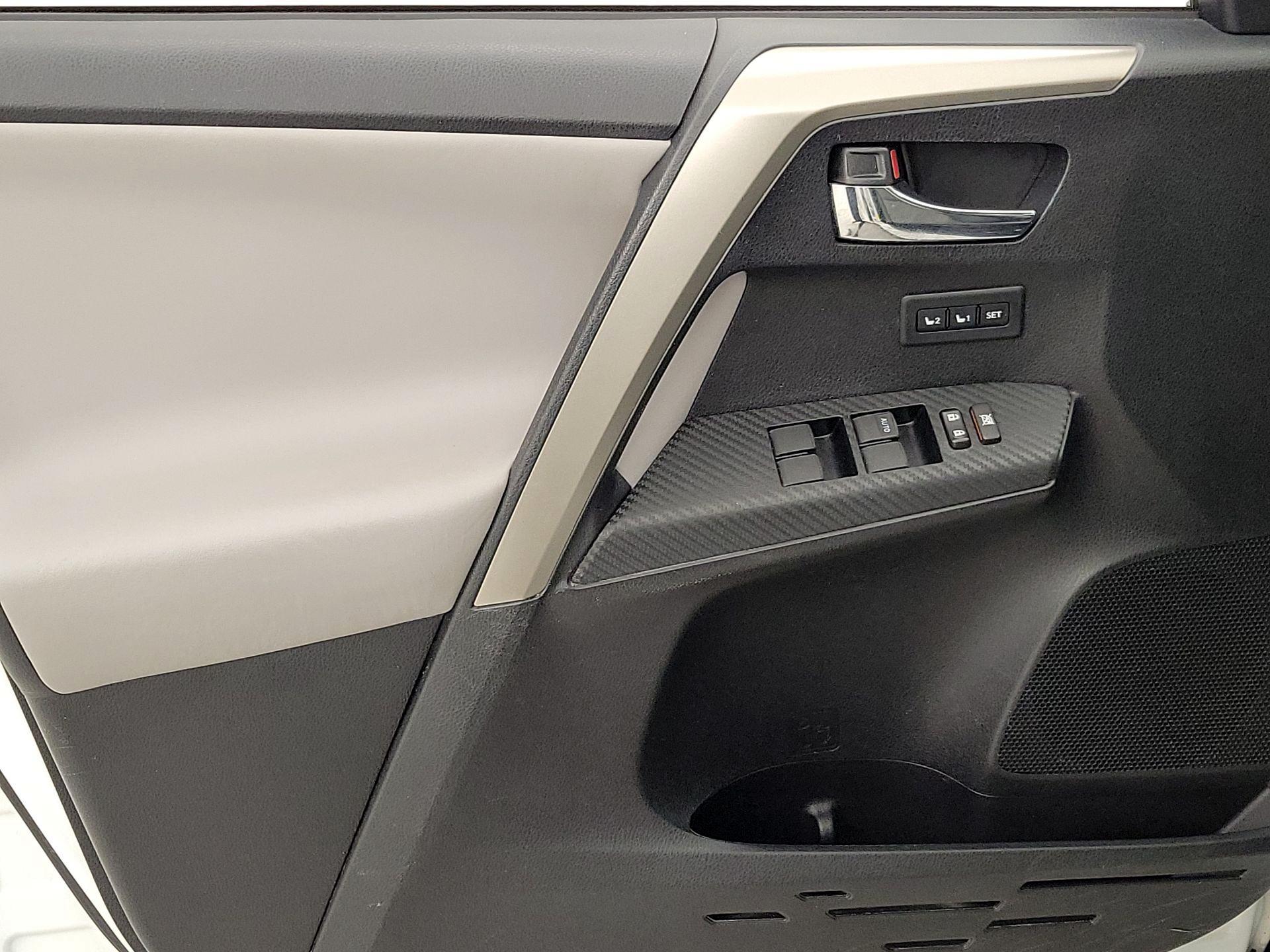 Thumbnail: 2014 Toyota RAV4 - 12