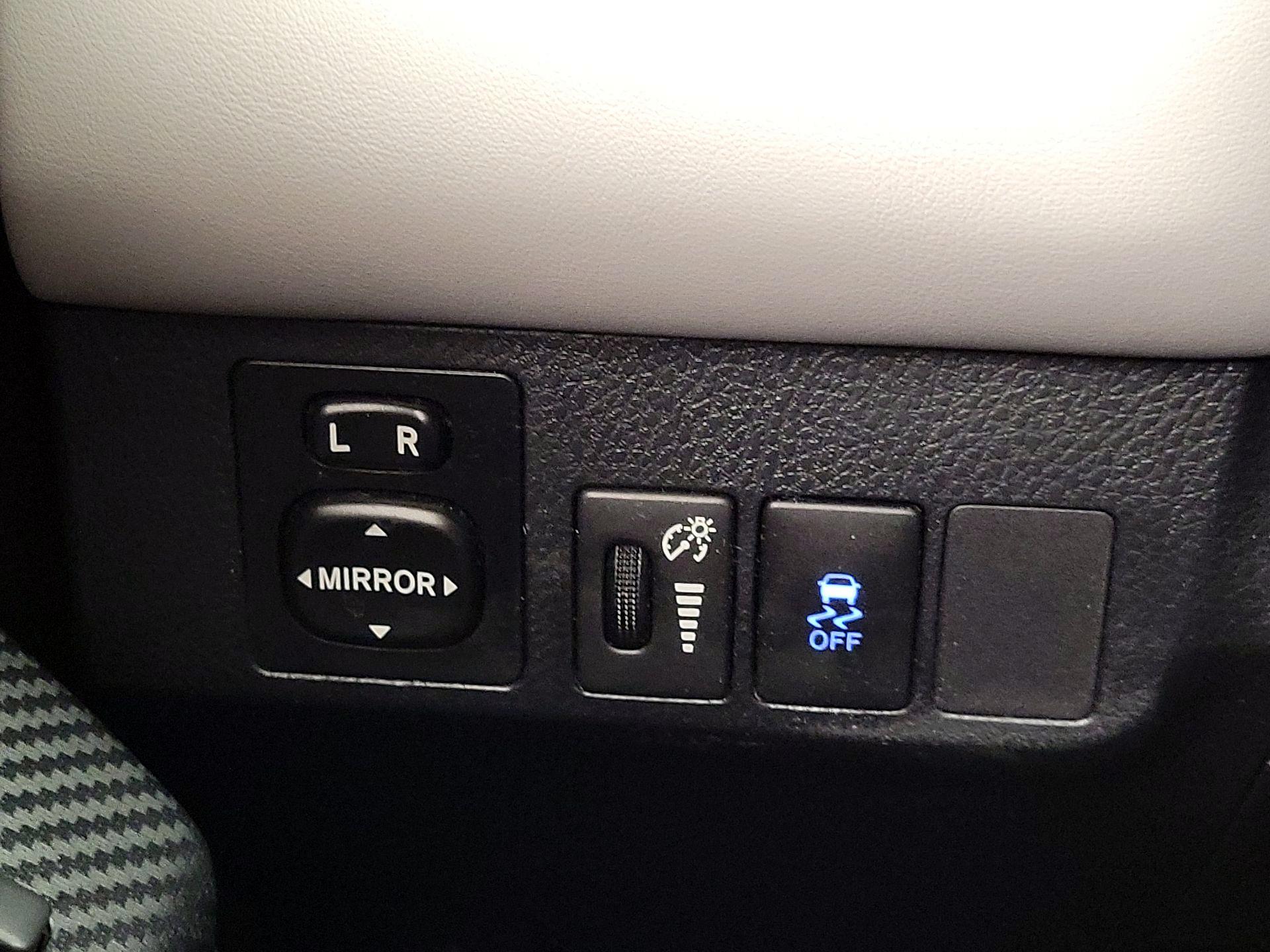 Thumbnail: 2014 Toyota RAV4 - 13