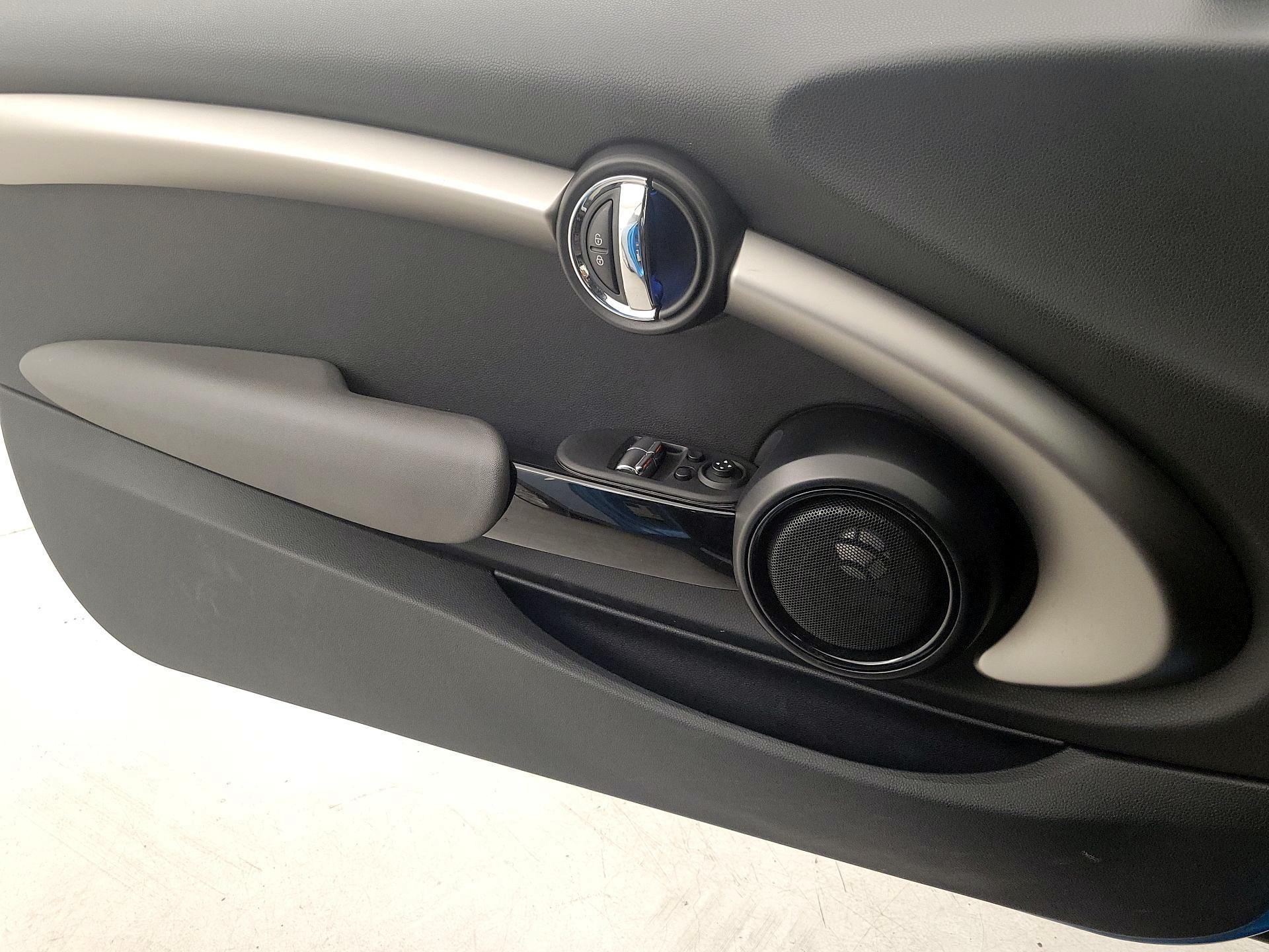 Thumbnail: 2015 MINI Cooper Hardtop - 12