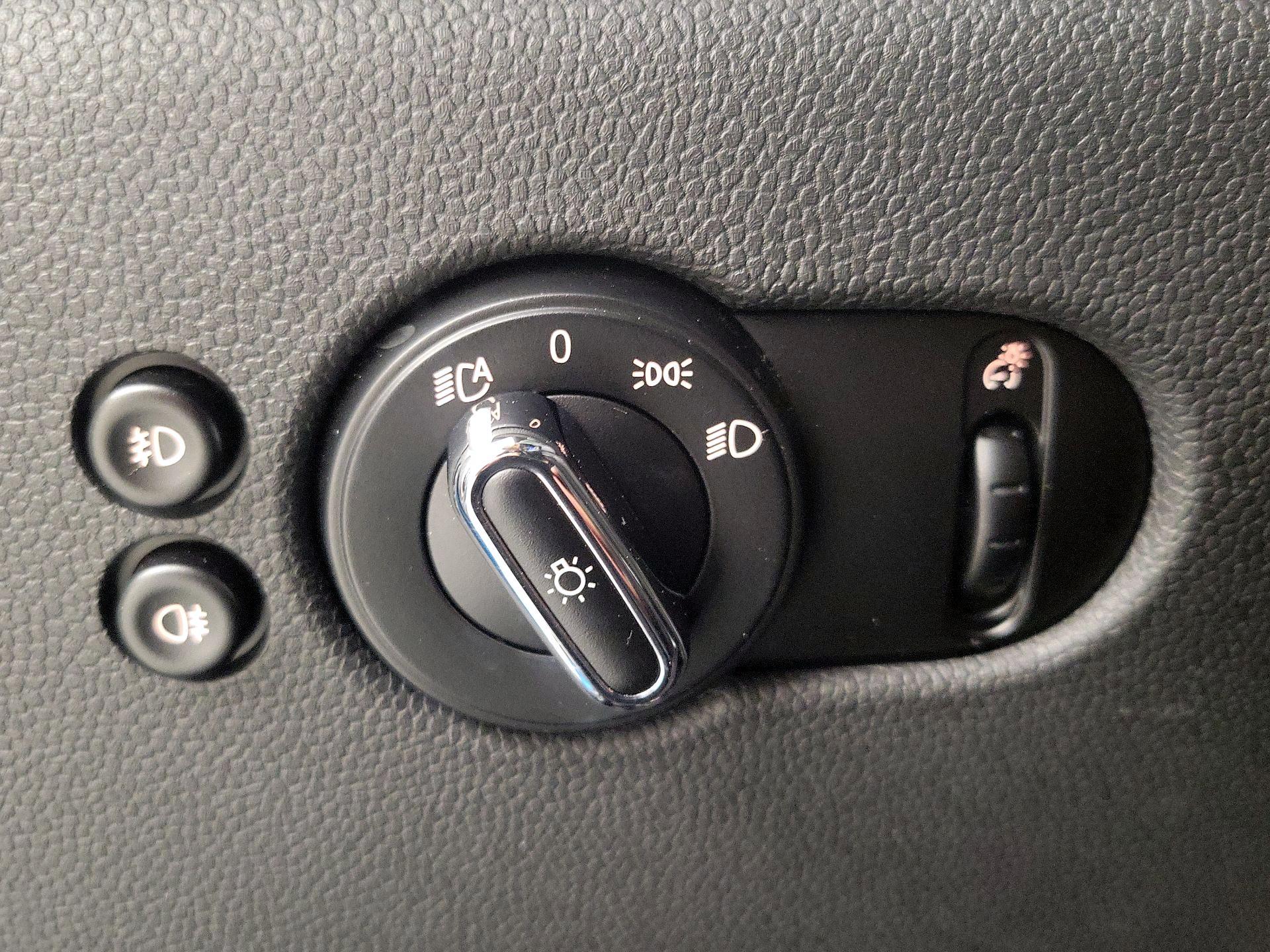 Thumbnail: 2015 MINI Cooper Hardtop - 13
