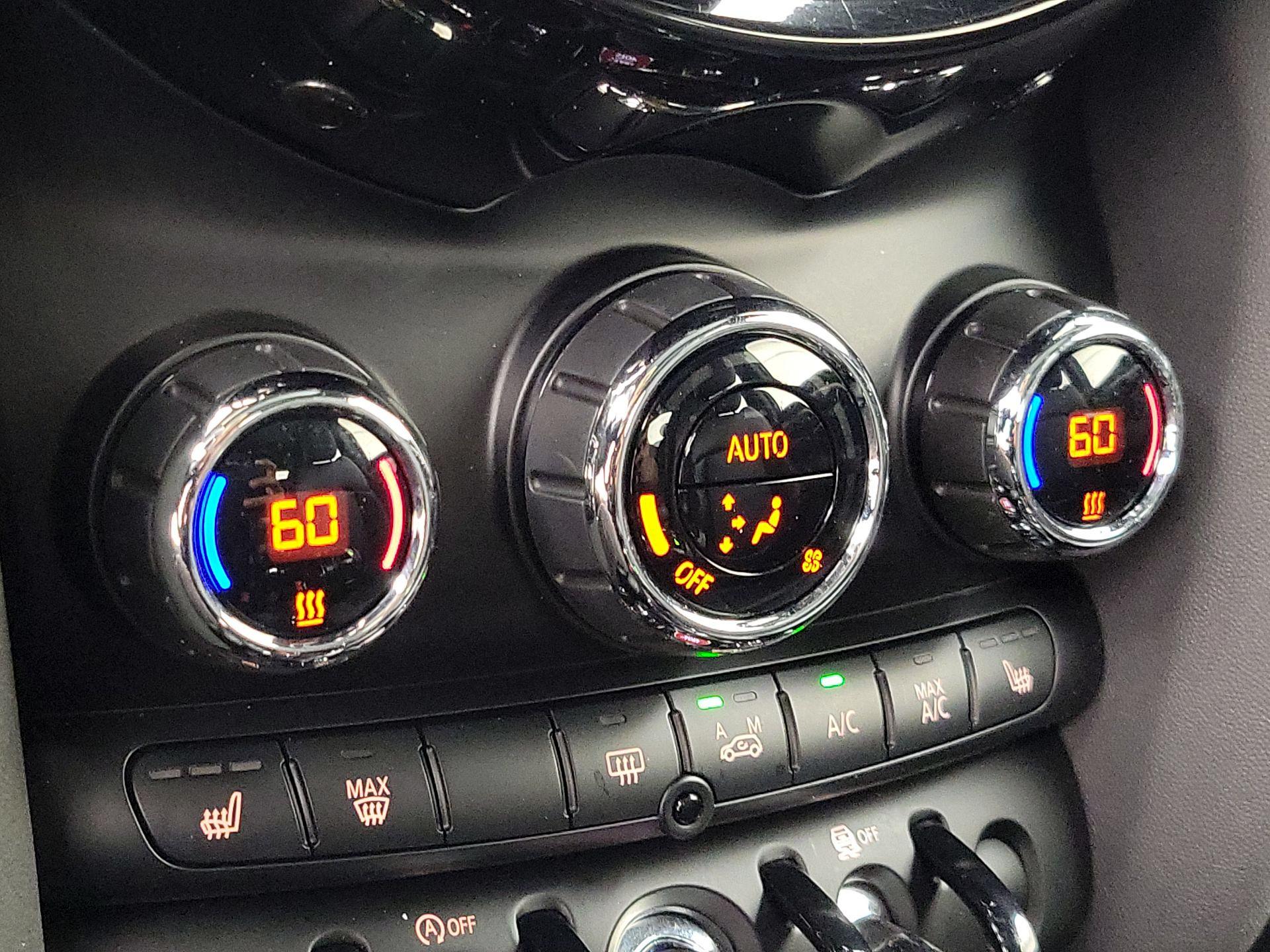 Thumbnail: 2015 MINI Cooper Hardtop - 15