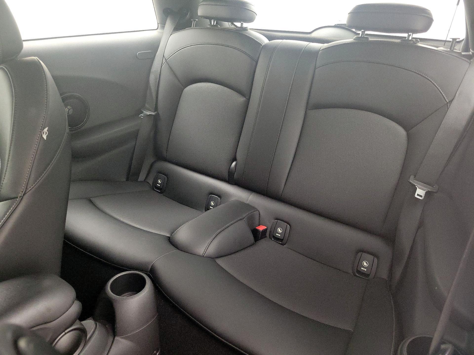 Thumbnail: 2015 MINI Cooper Hardtop - 19