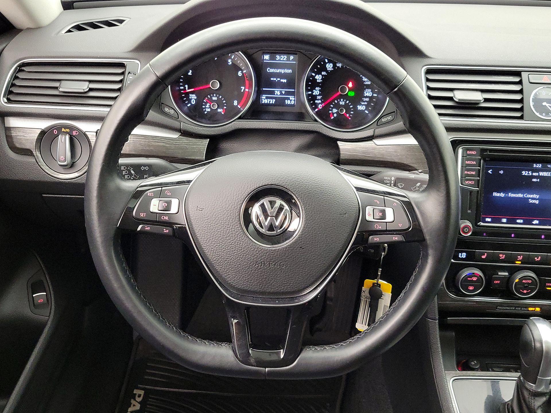 Thumbnail: 2016 Volkswagen Passat - 10