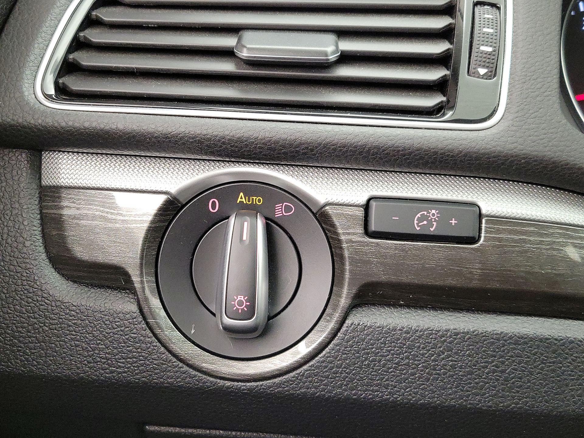 Thumbnail: 2016 Volkswagen Passat - 13
