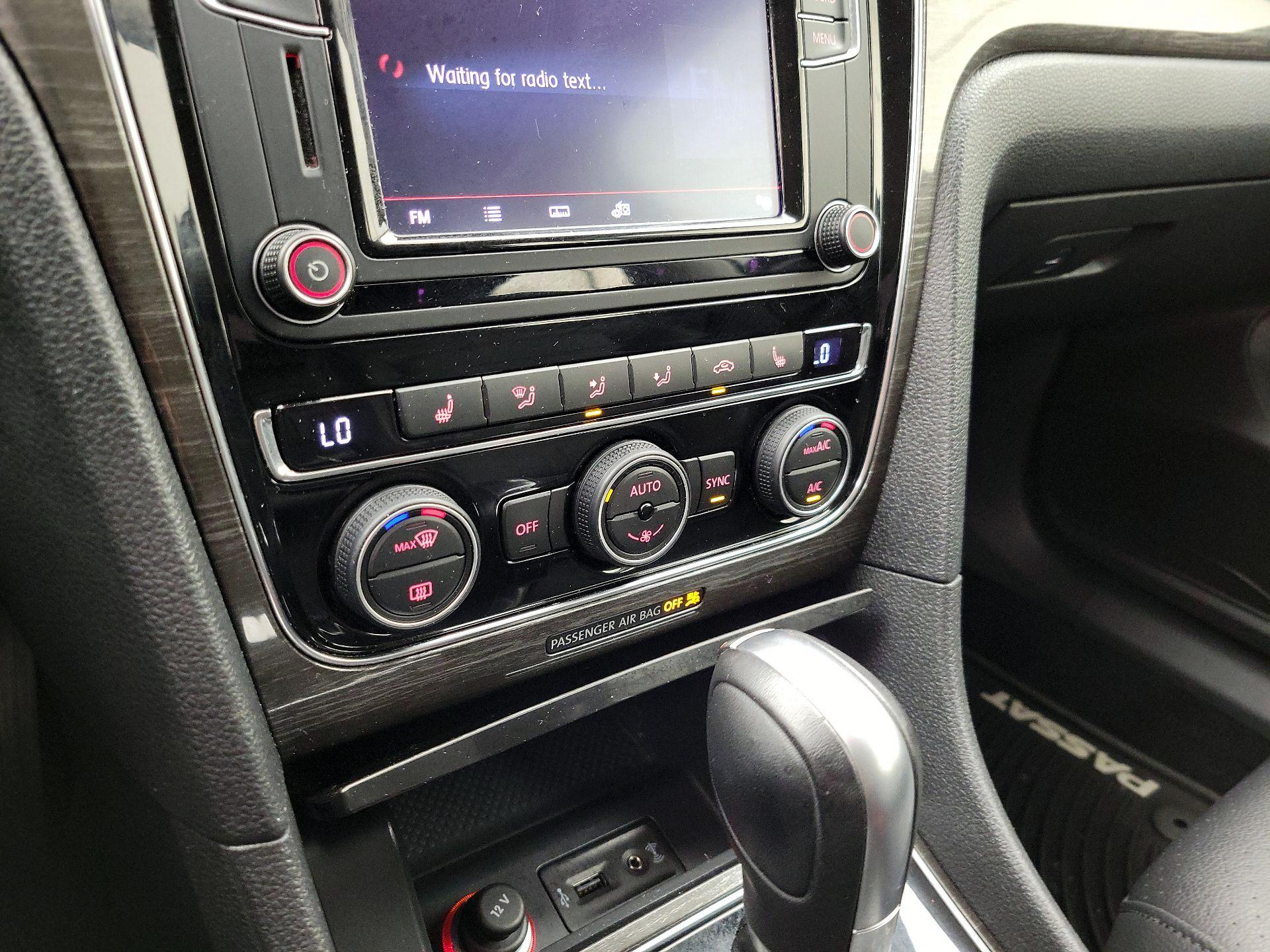Thumbnail: 2016 Volkswagen Passat - 16