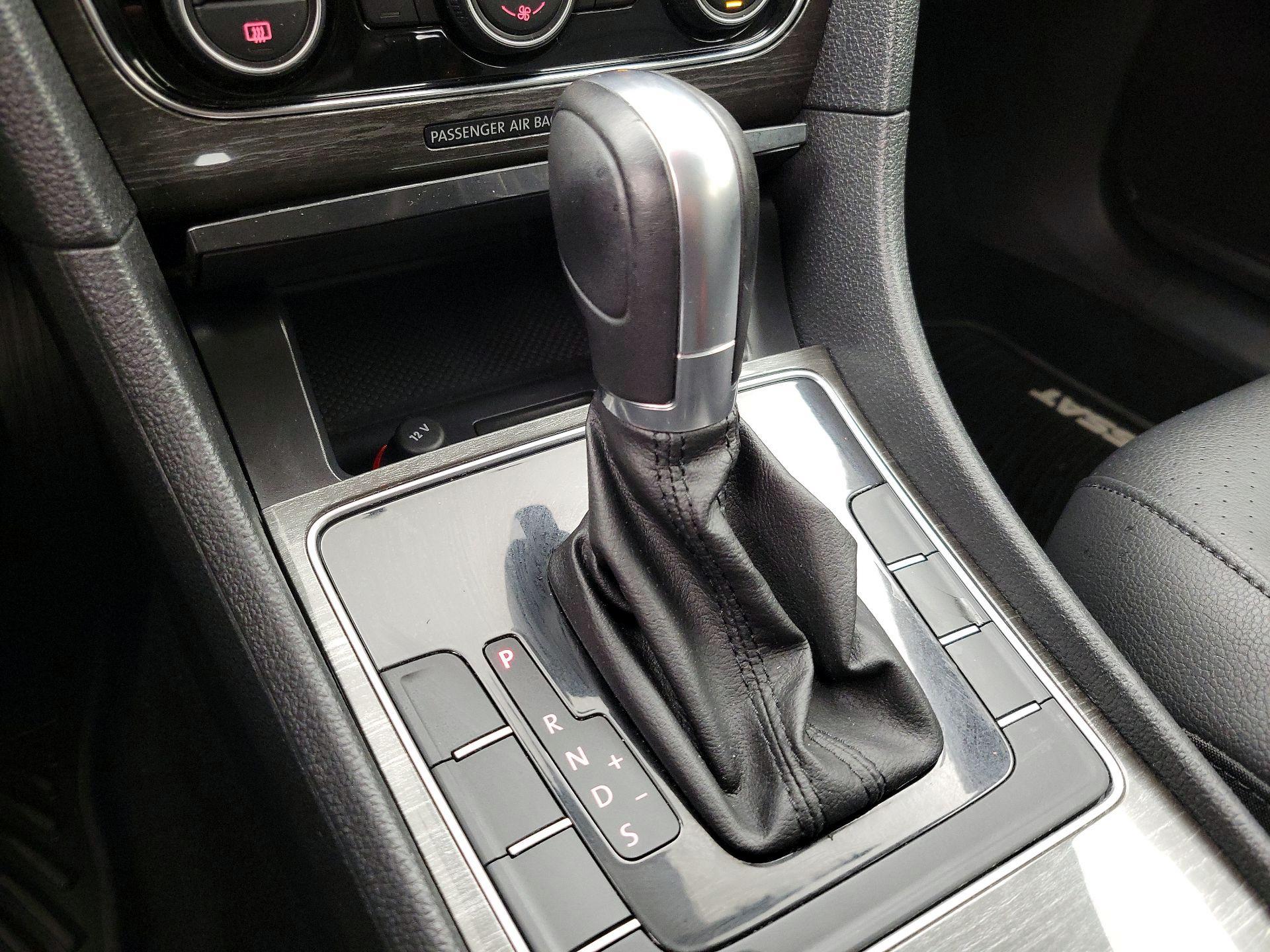 Thumbnail: 2016 Volkswagen Passat - 17
