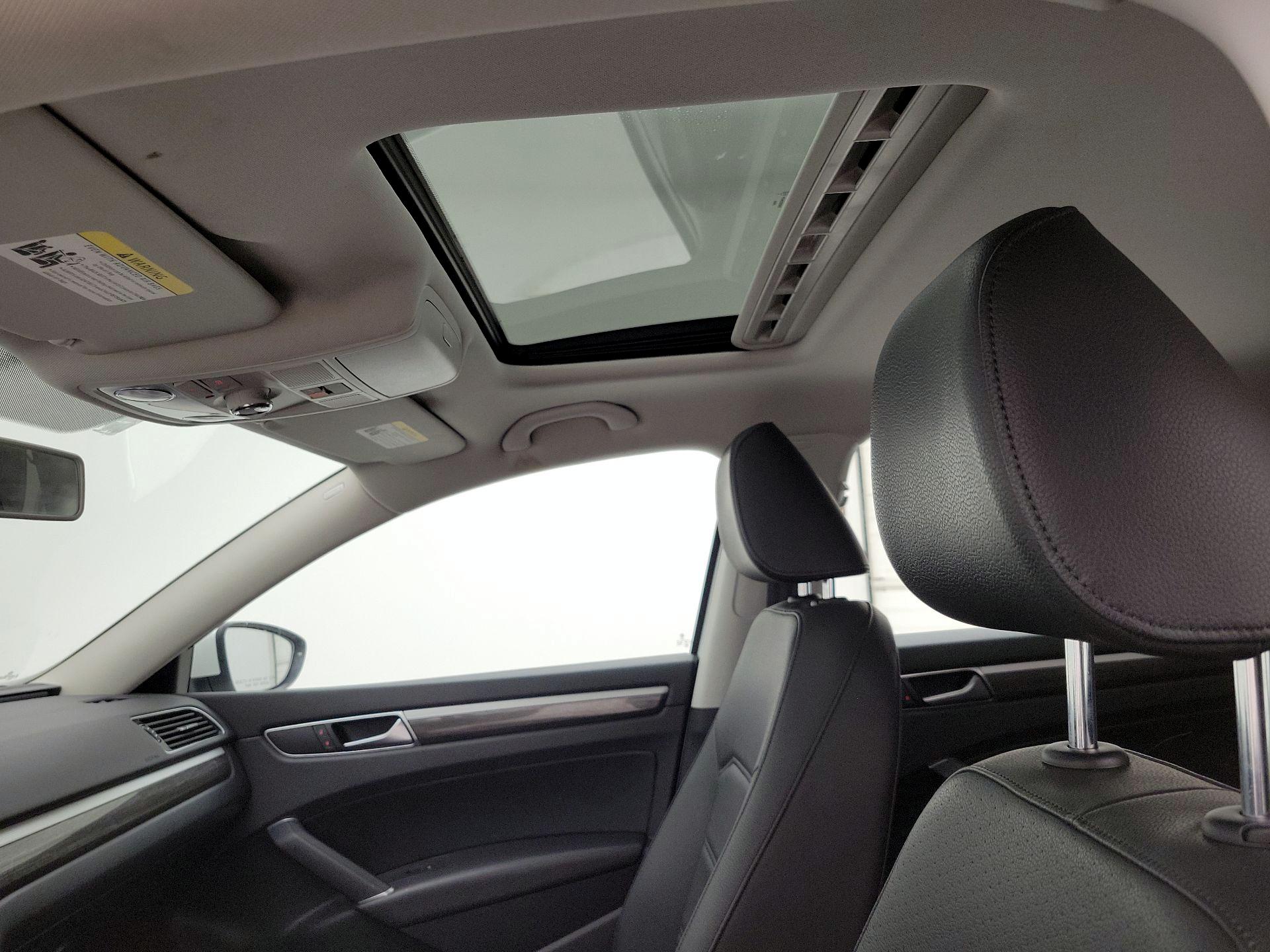 Thumbnail: 2016 Volkswagen Passat - 19