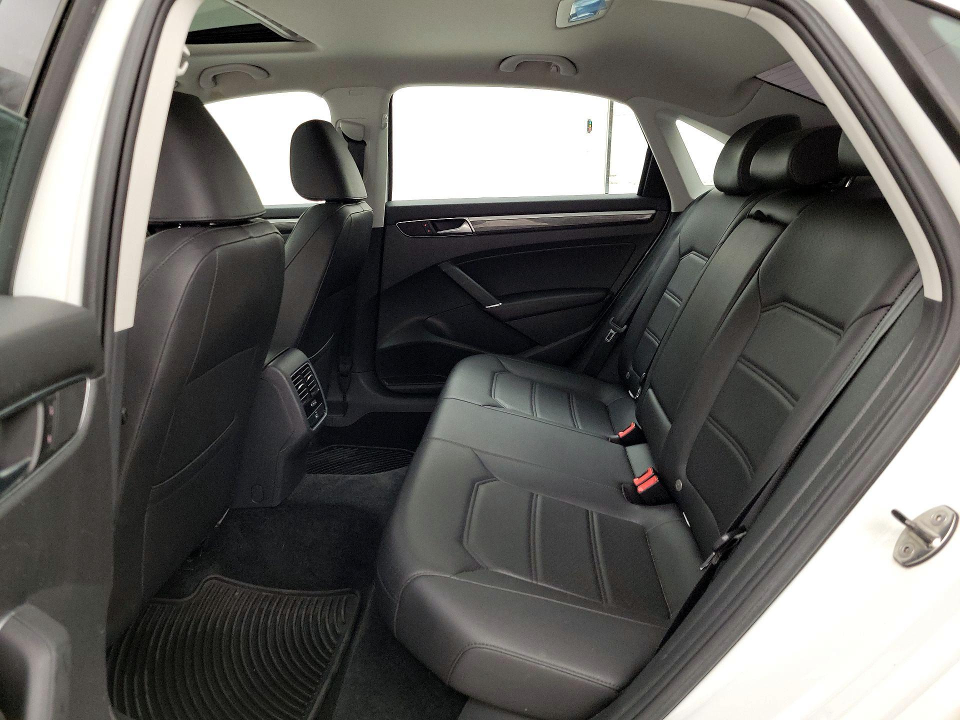 Thumbnail: 2016 Volkswagen Passat - 20