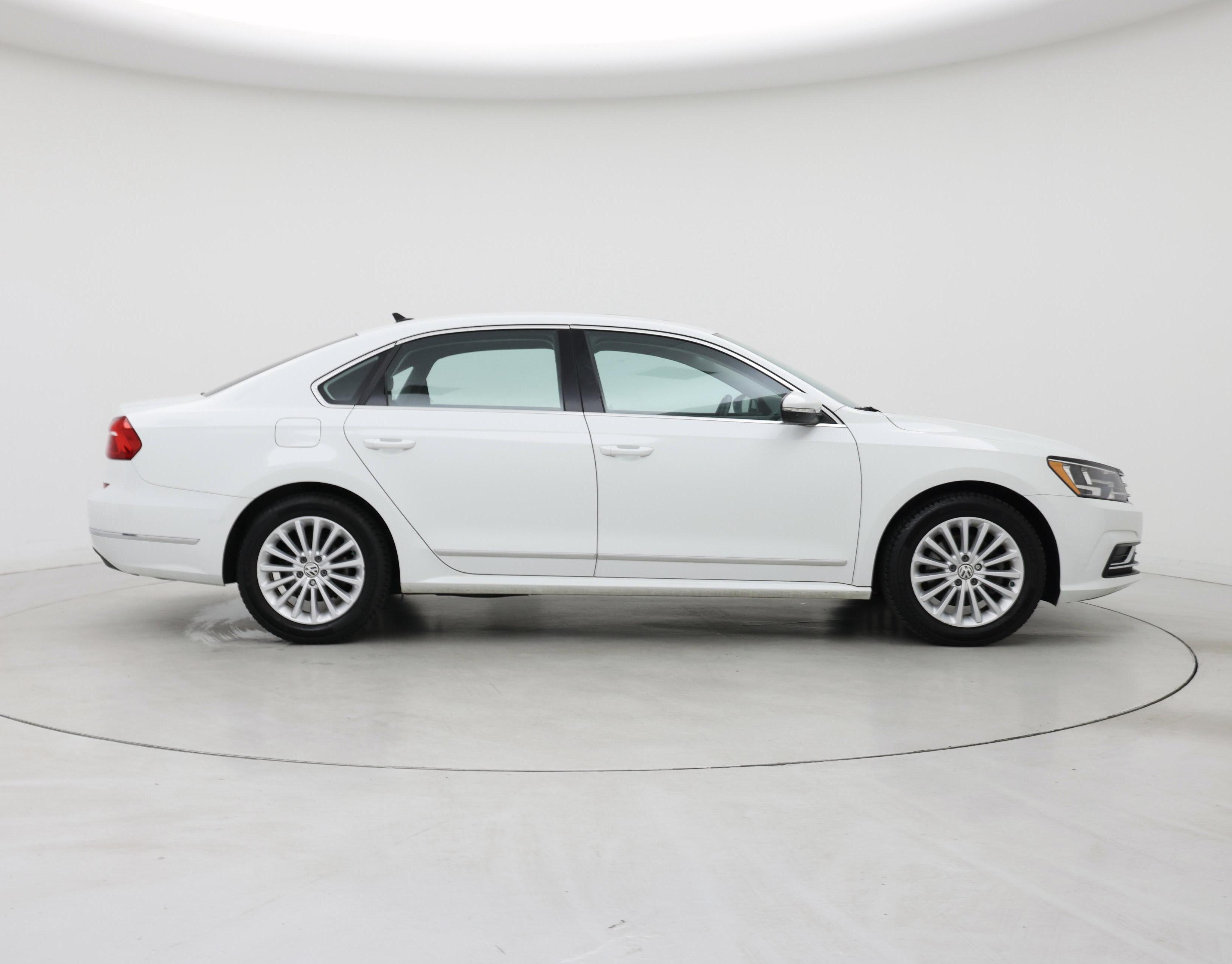 Thumbnail: 2016 Volkswagen Passat - 7