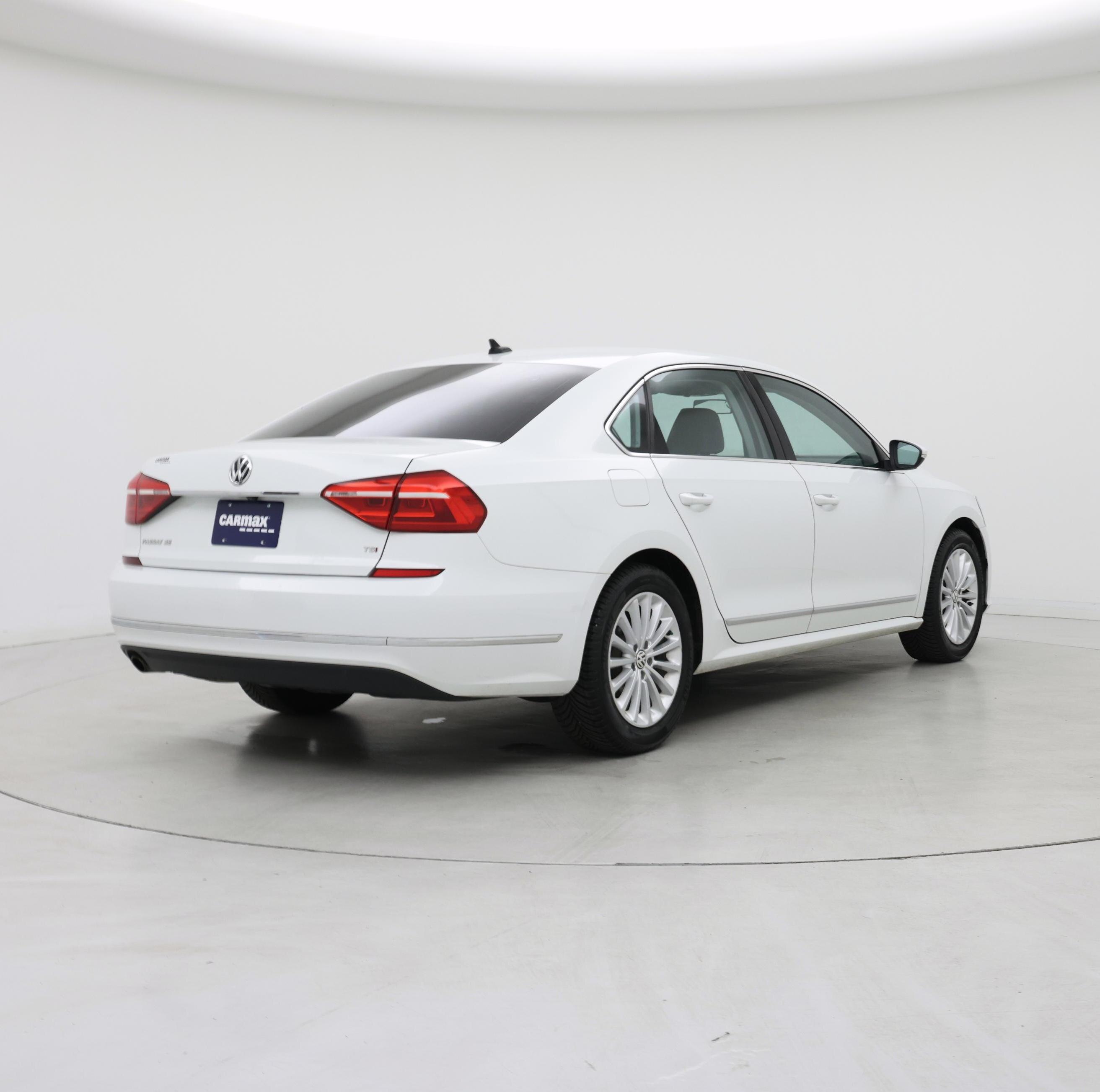 Thumbnail: 2016 Volkswagen Passat - 8
