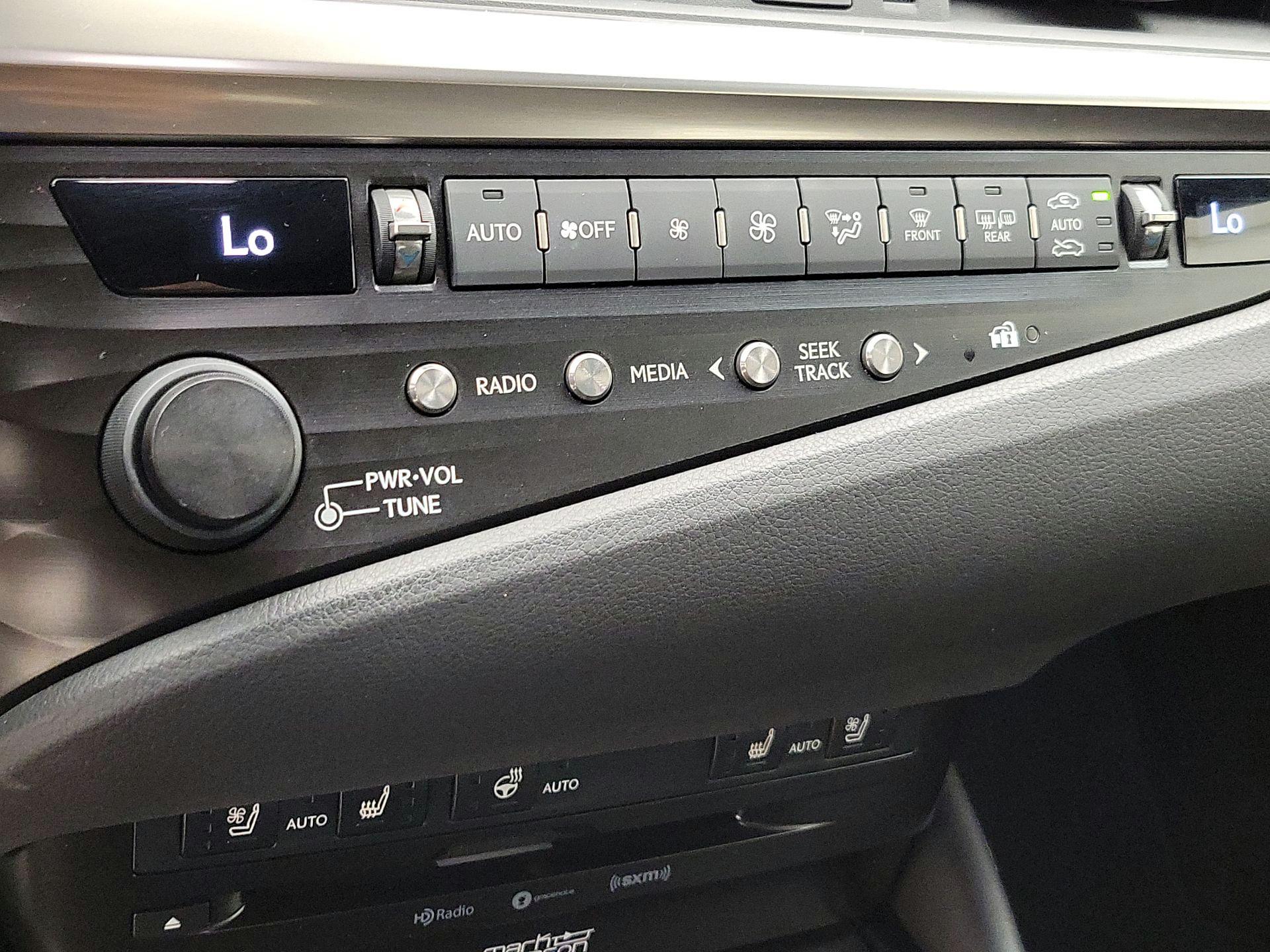 Thumbnail: 2019 Lexus ES - 17